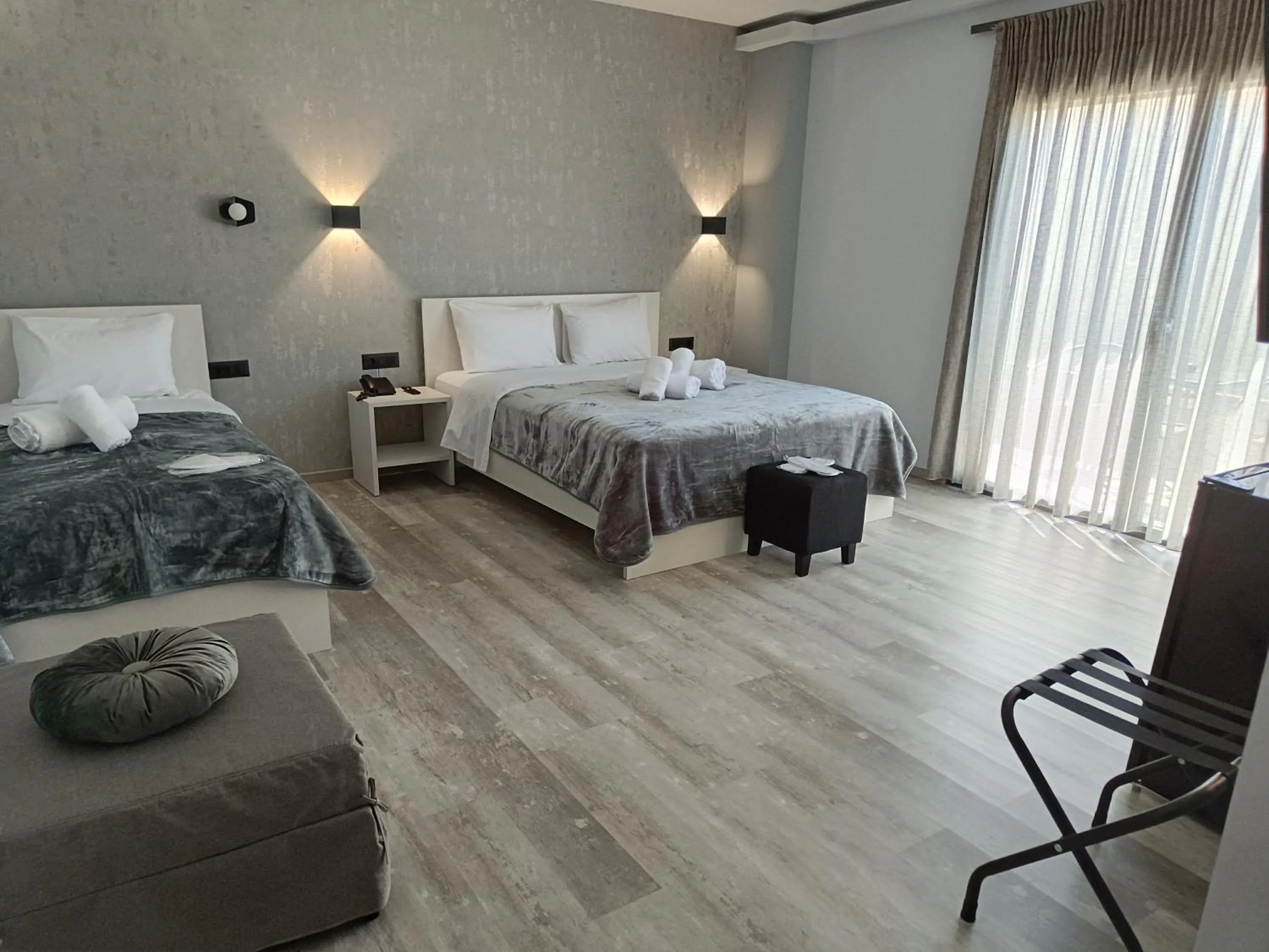 Bed in Oikos 9 Rooms and Suites