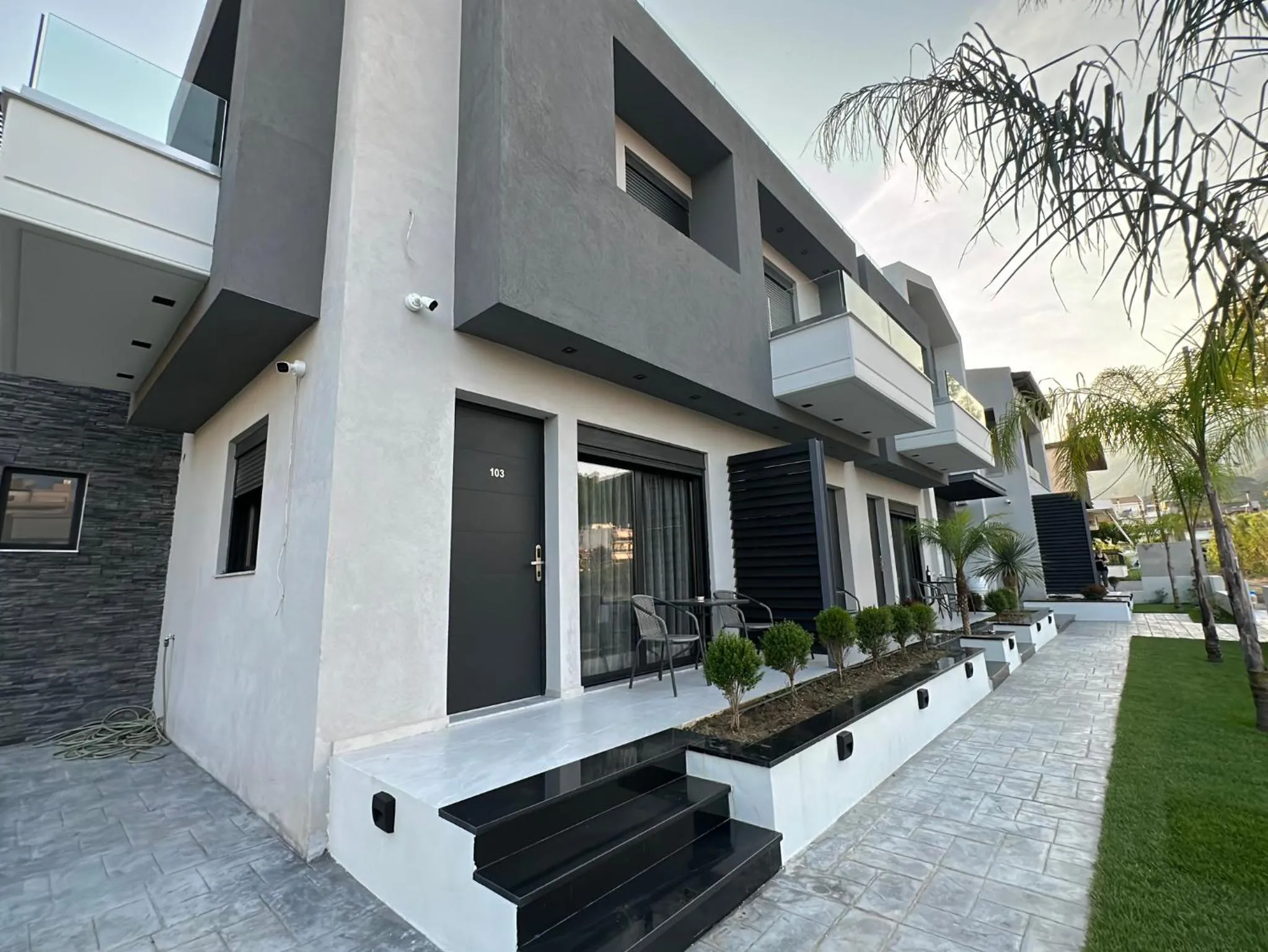 Property building in Oikos 9 Rooms and Suites