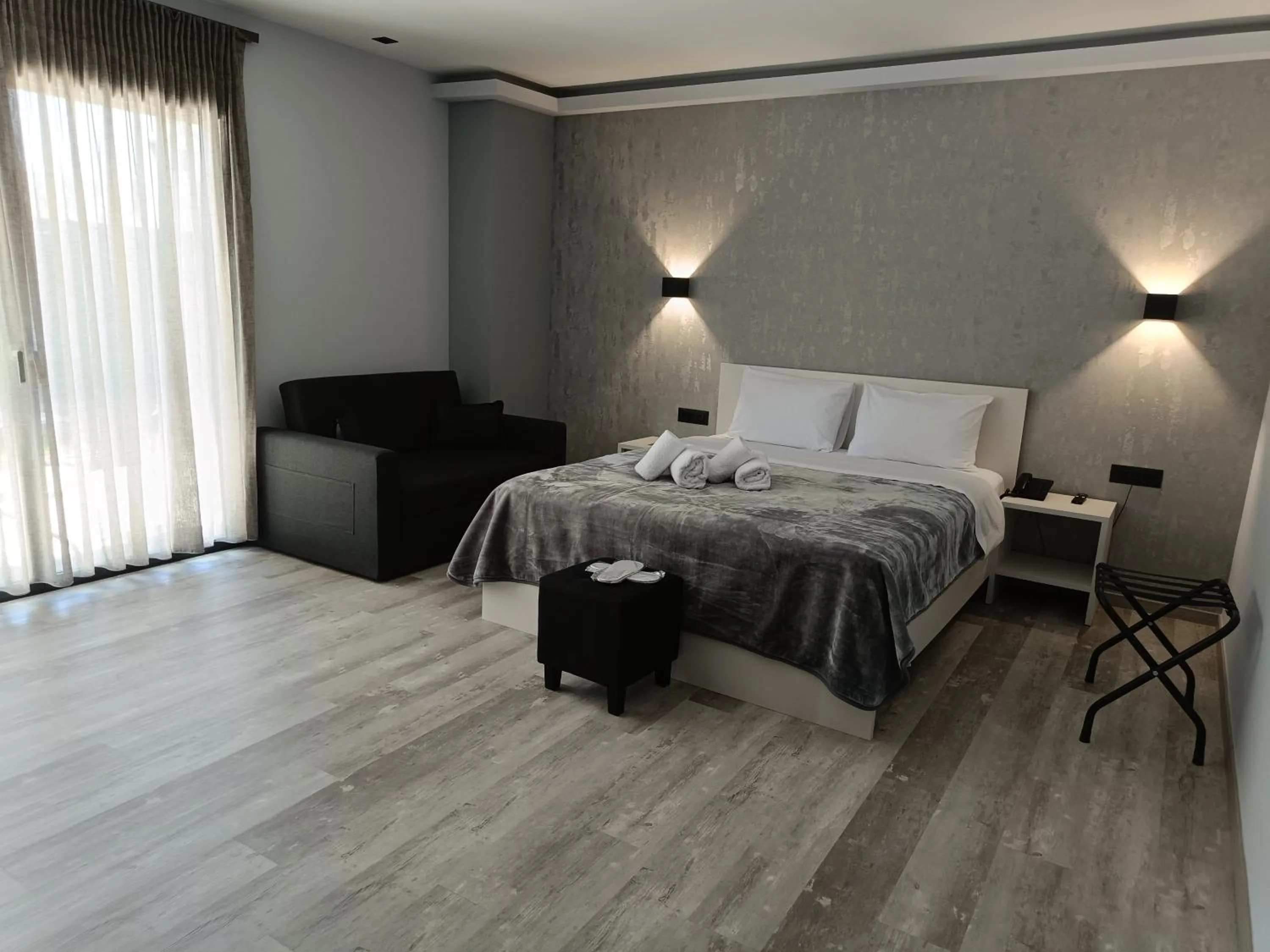 Bed in Oikos 9 Rooms and Suites