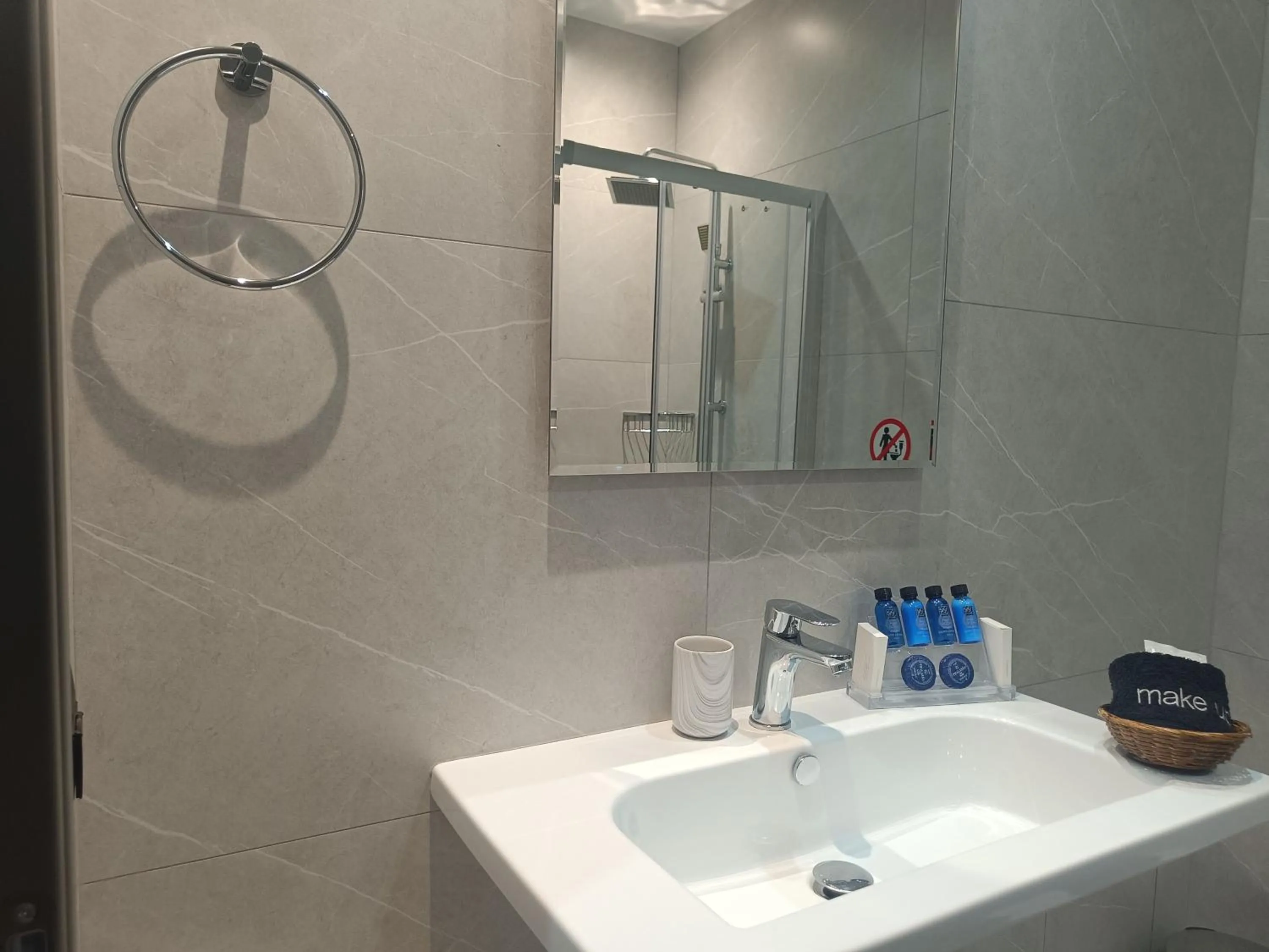 Oikos 9 Rooms and Suites