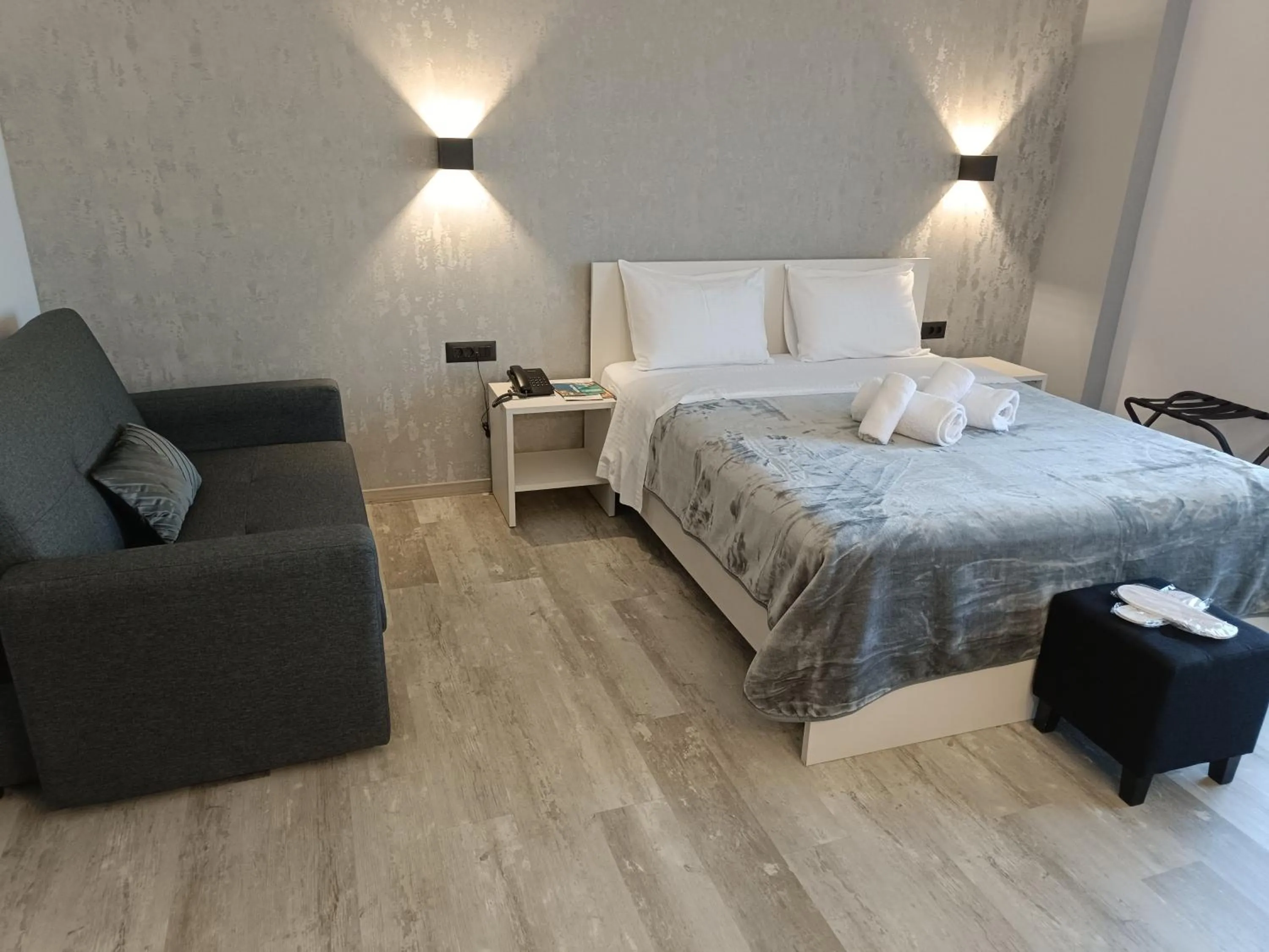 Bed in Oikos 9 Rooms and Suites