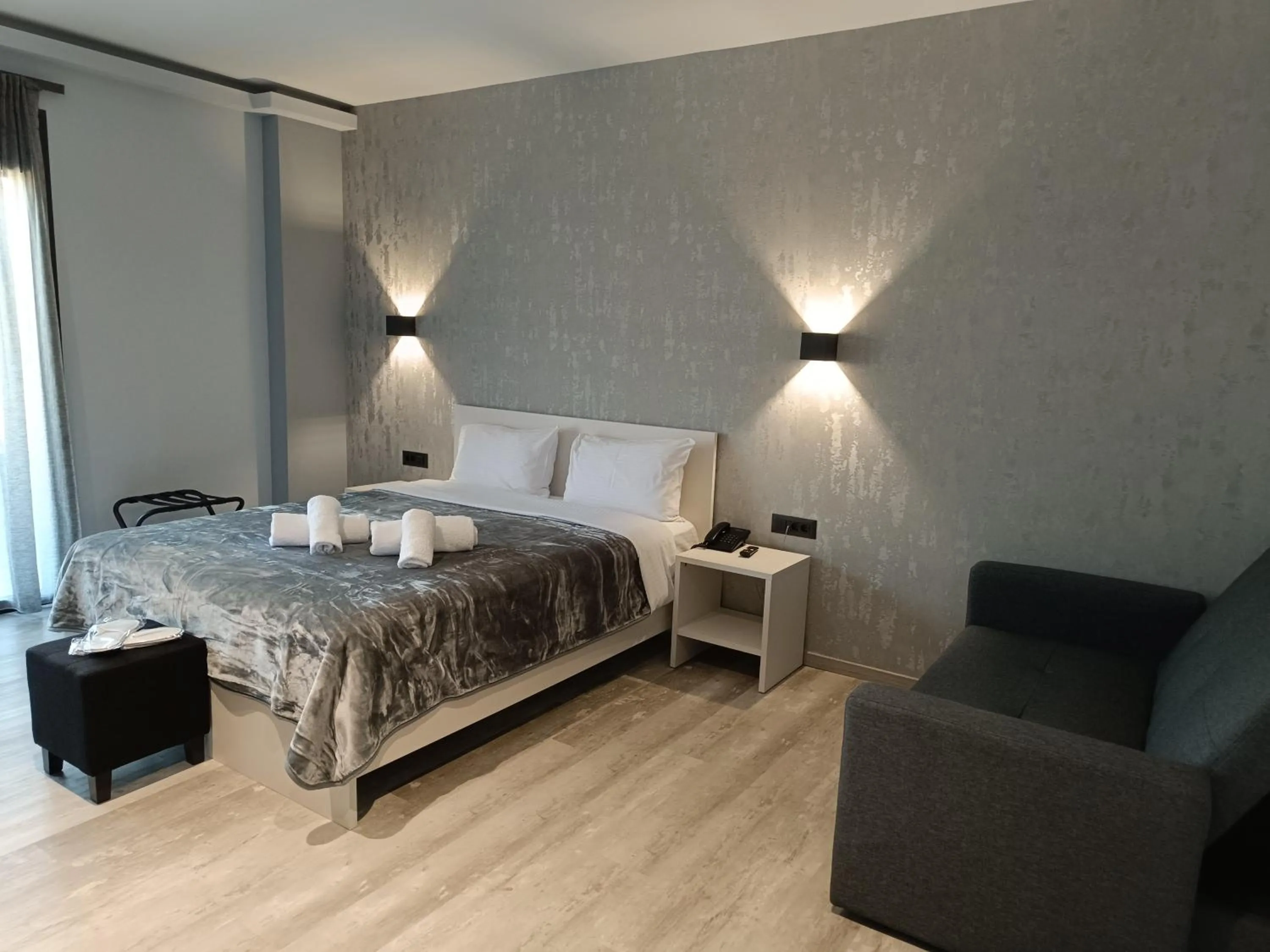 Bed in Oikos 9 Rooms and Suites