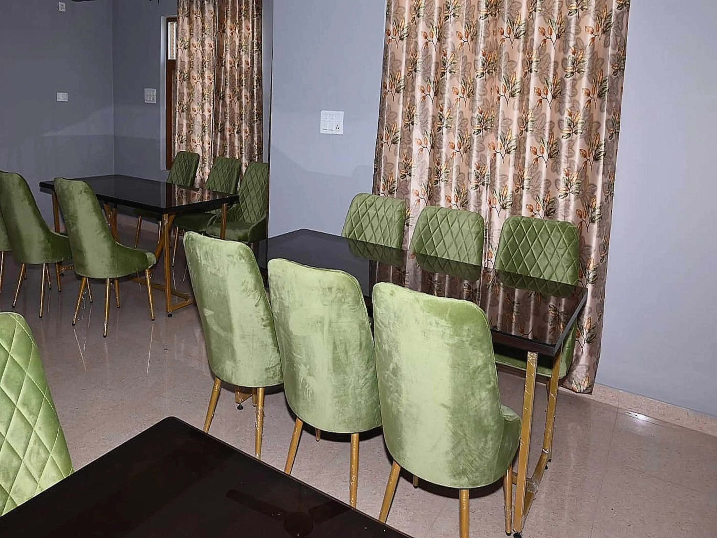 Restaurant/places to eat in Hotel O The Glide Inn Hotel & Restaurant