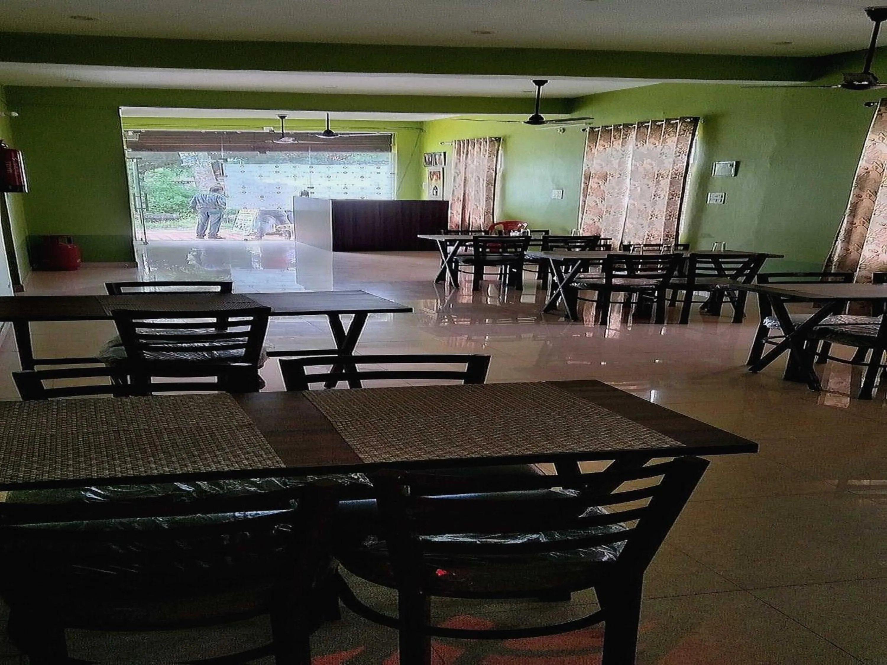 Restaurant/places to eat in Hotel O The Glide Inn Hotel & Restaurant