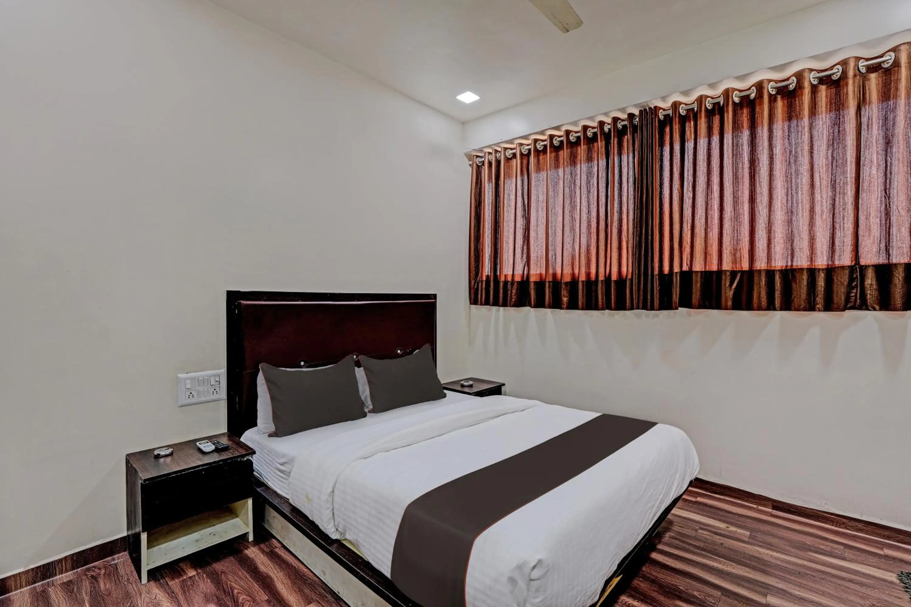 Bedroom in Hotel O Royal Inn