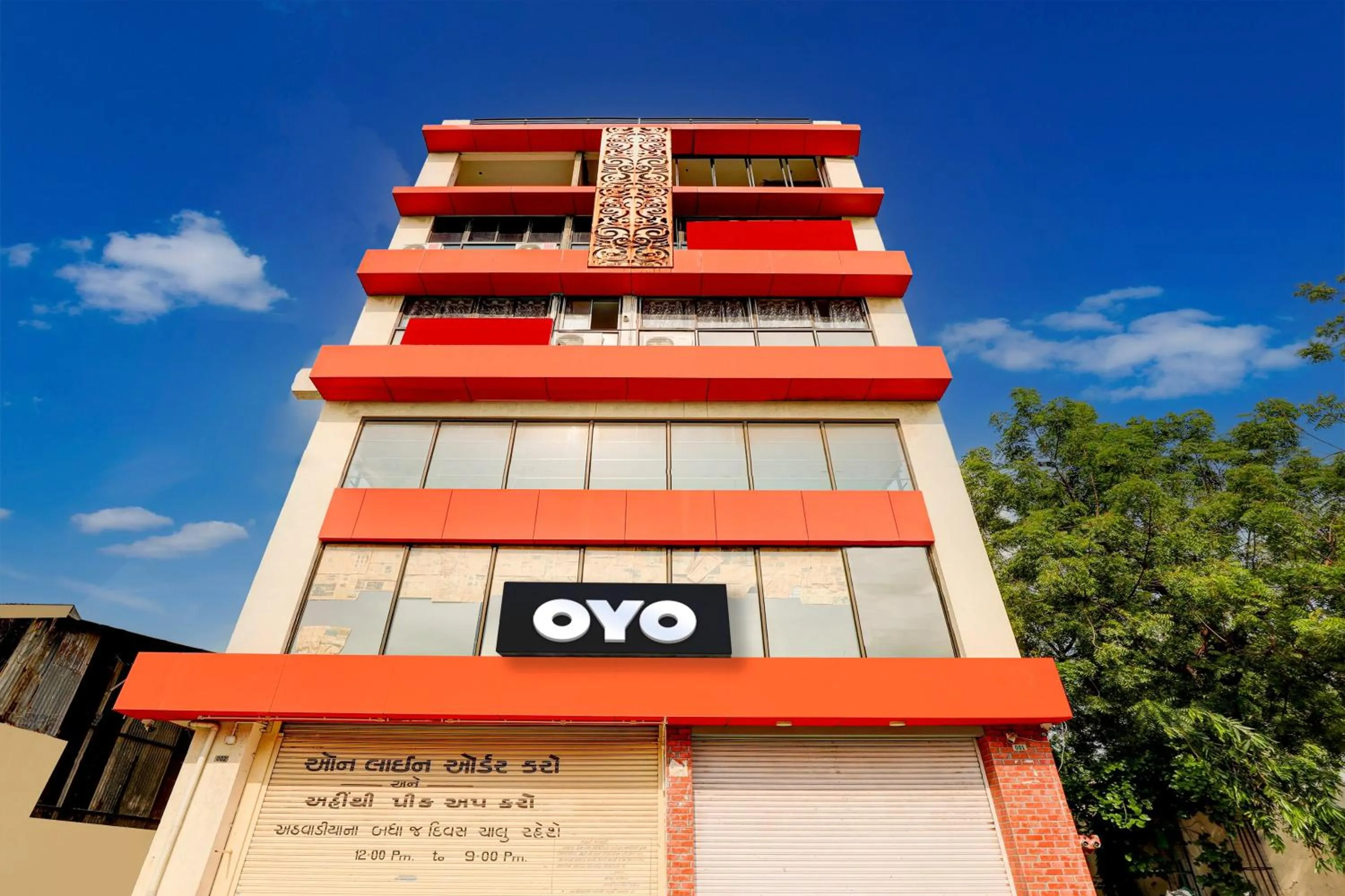 Facade/entrance in Hotel O Royal Inn