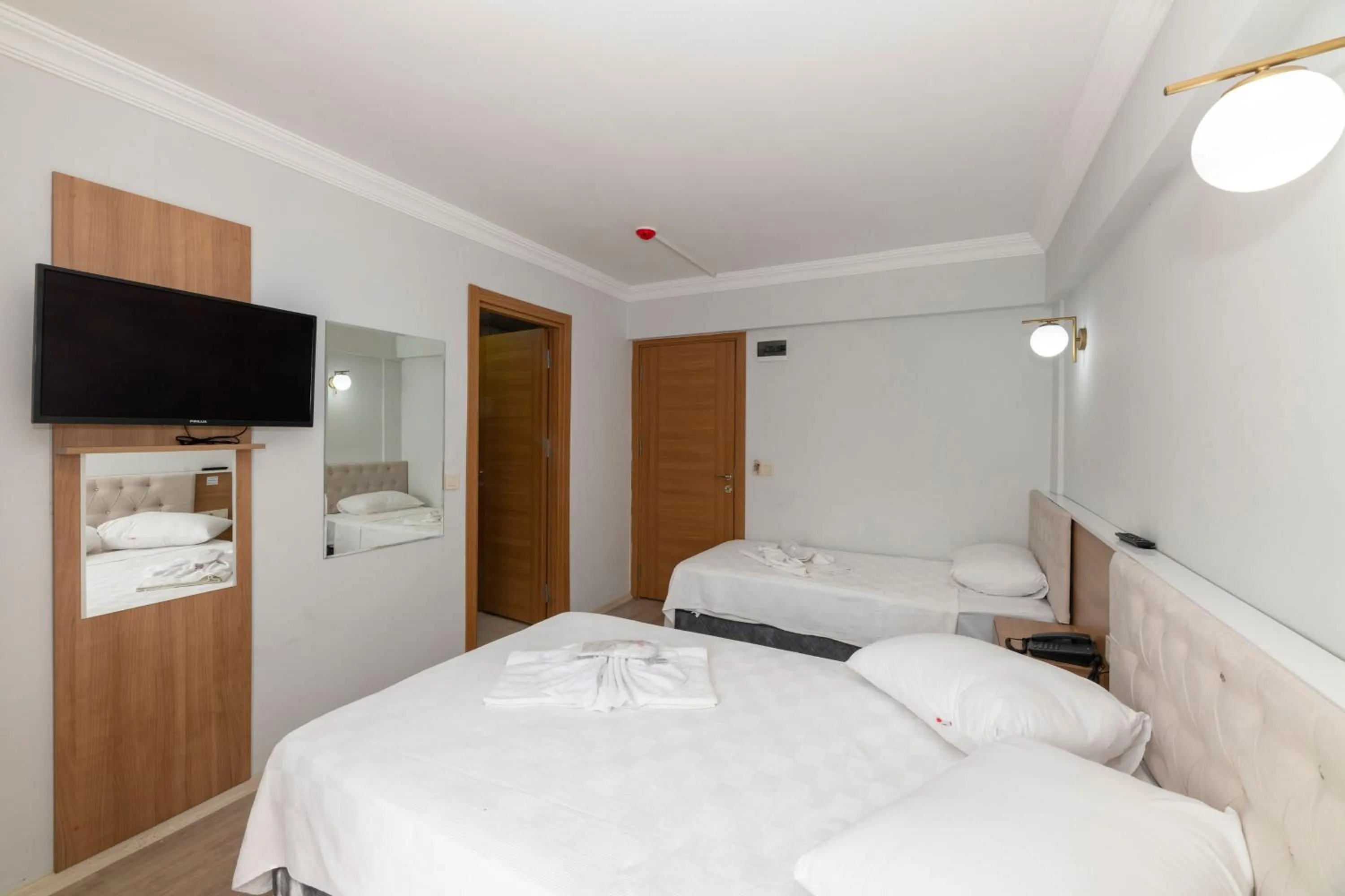 Other, Bed in Metro Hotel