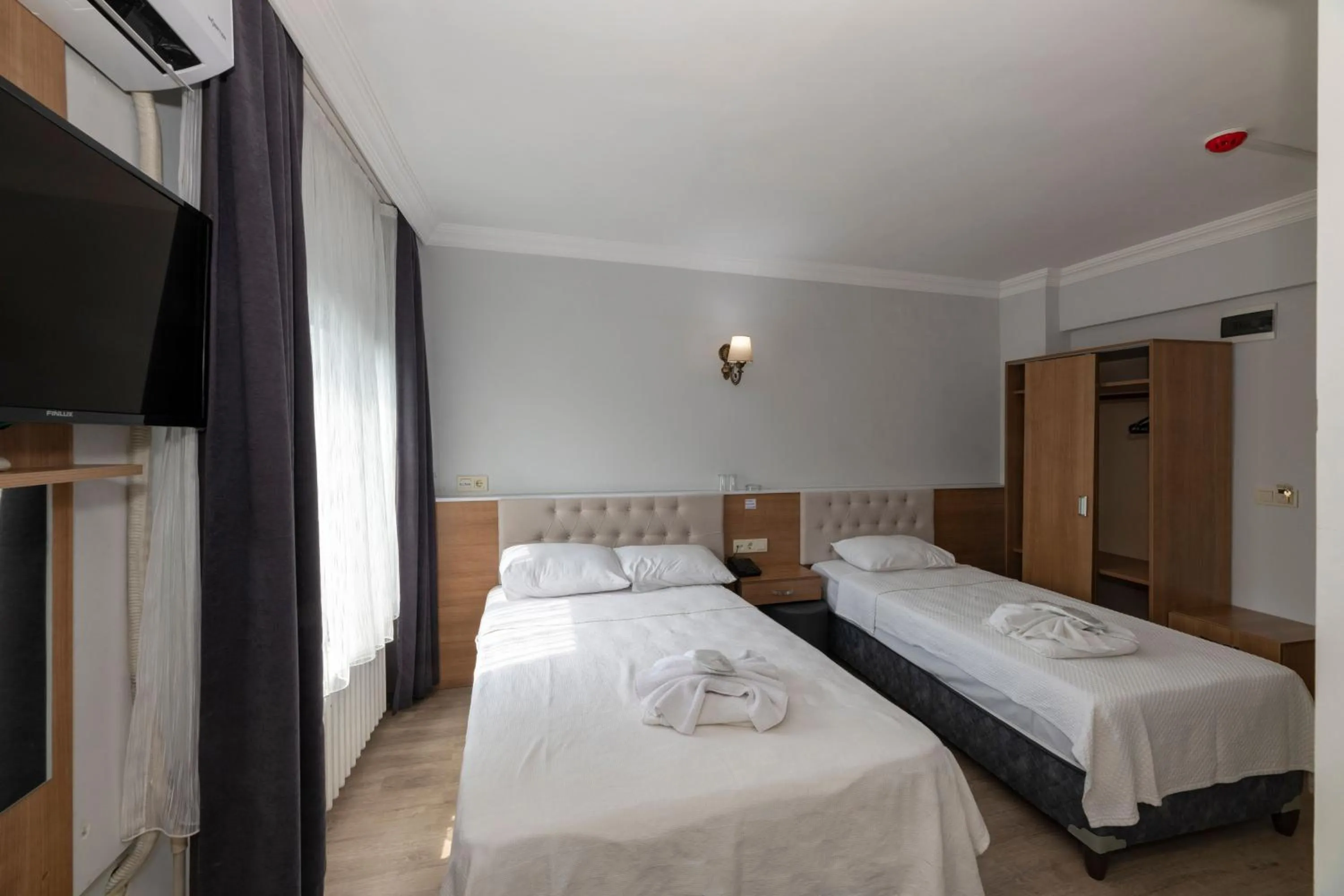 Other, Bed in Metro Hotel