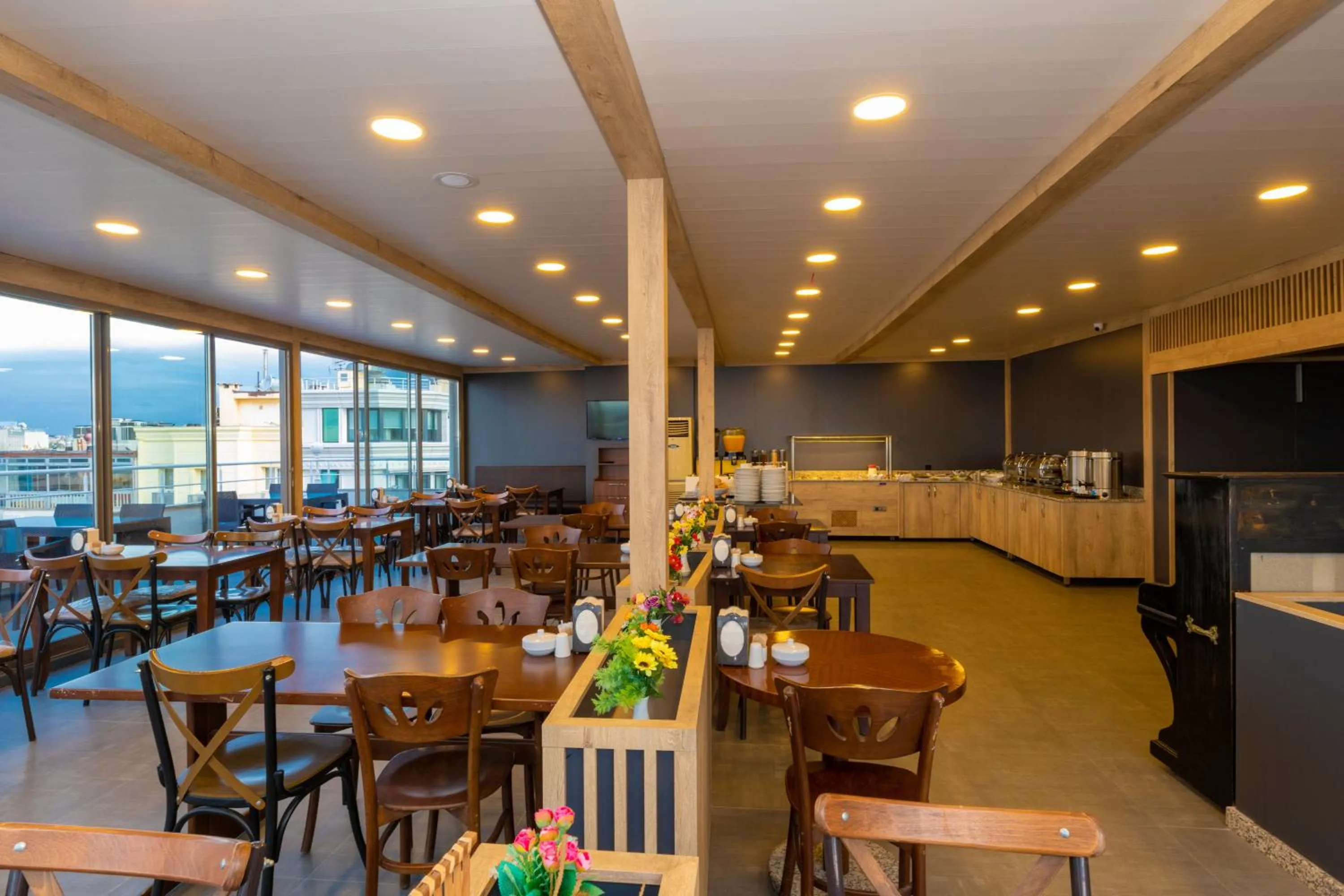 Restaurant/places to eat in Metro Hotel