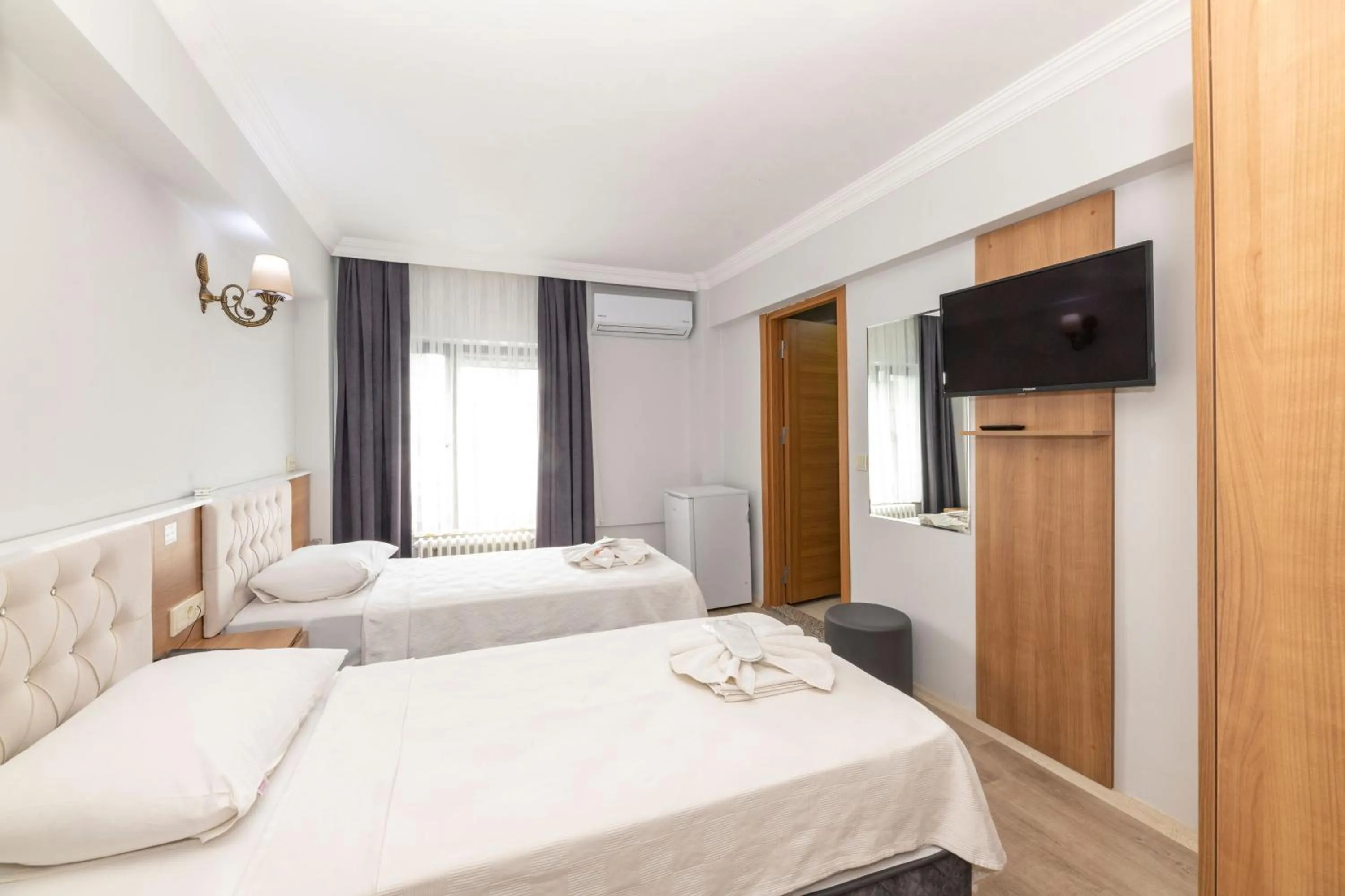 Other, Bed in Metro Hotel