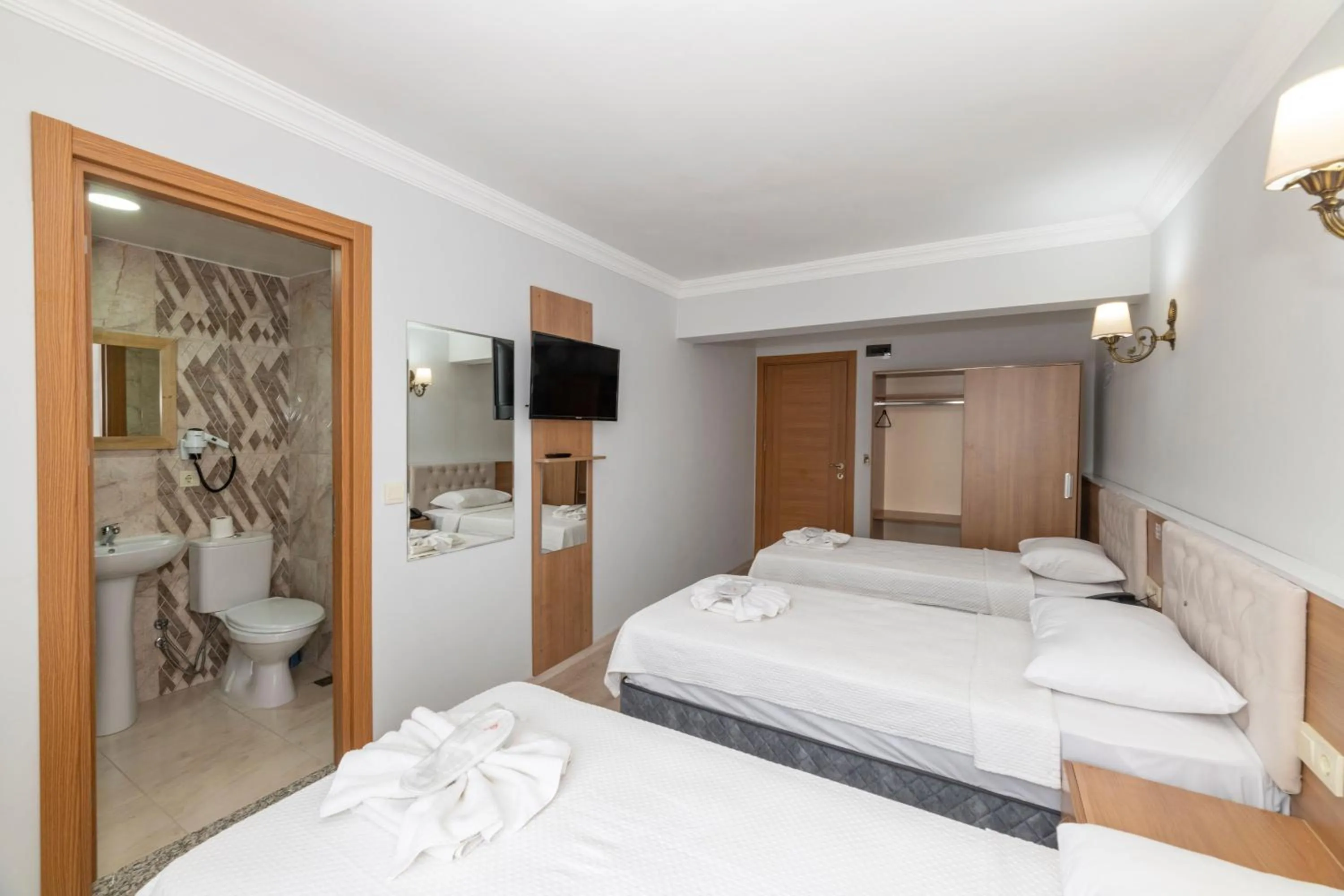 Other, Bed in Metro Hotel