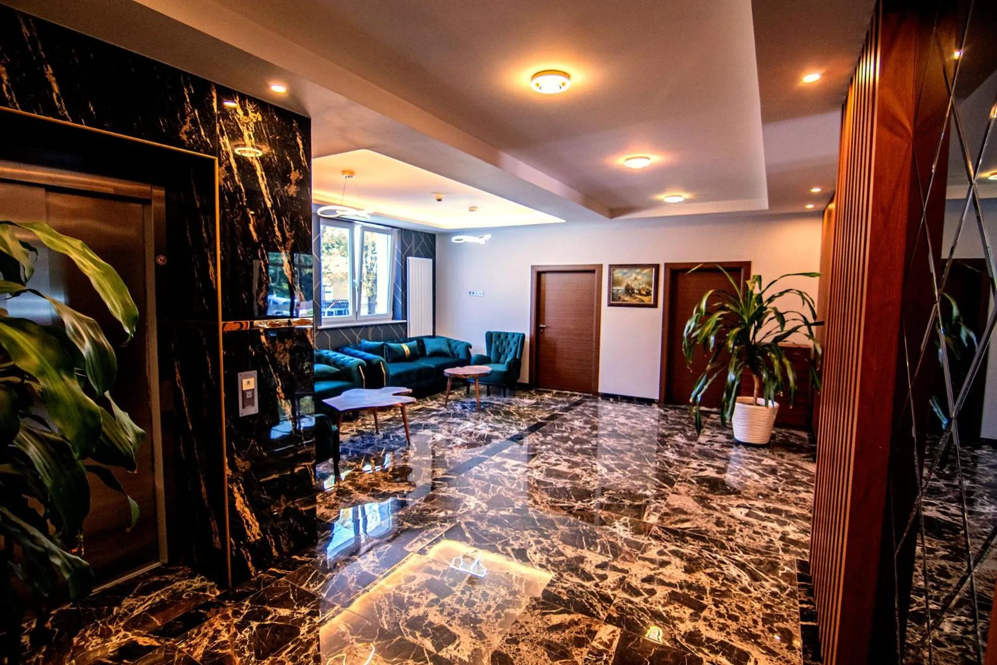 Communal lounge/ TV room in Hotel Yaman