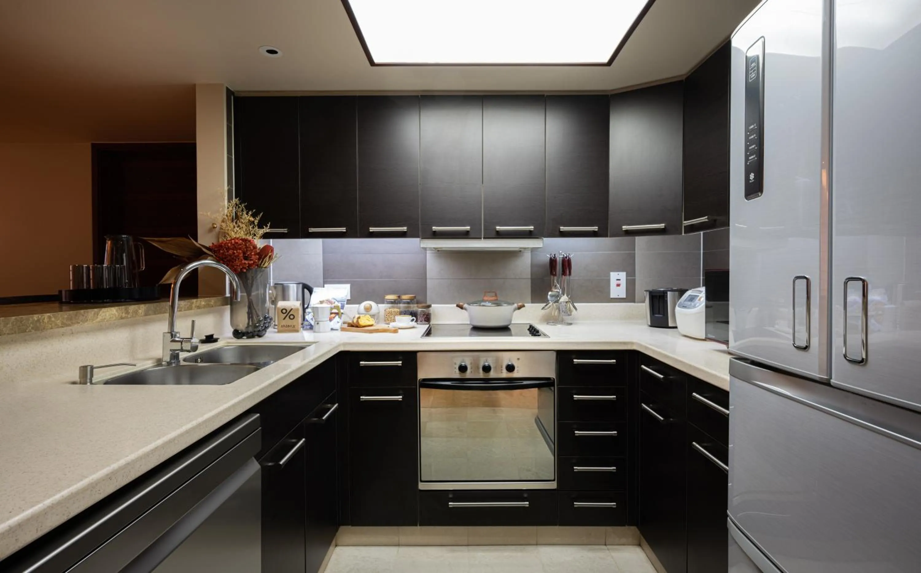 Kitchen or kitchenette in Shanghai Centre Serviced Apartment