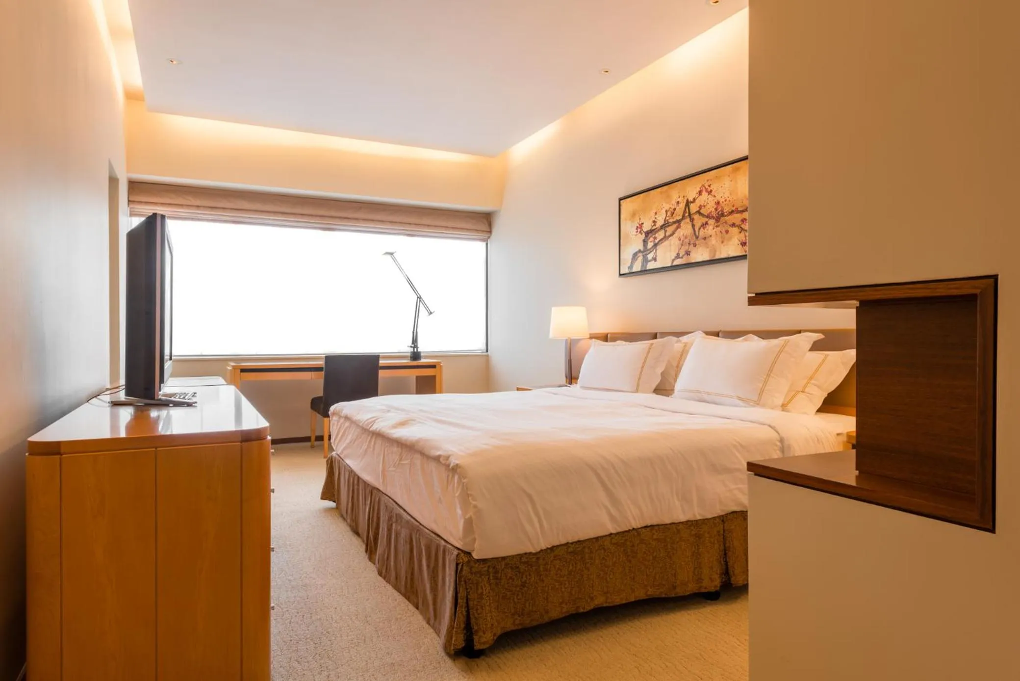 Bed in Shanghai Centre Serviced Apartment