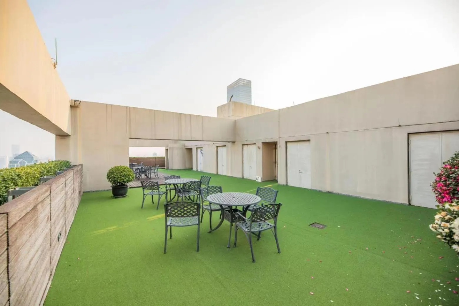 Shanghai Centre Serviced Apartment