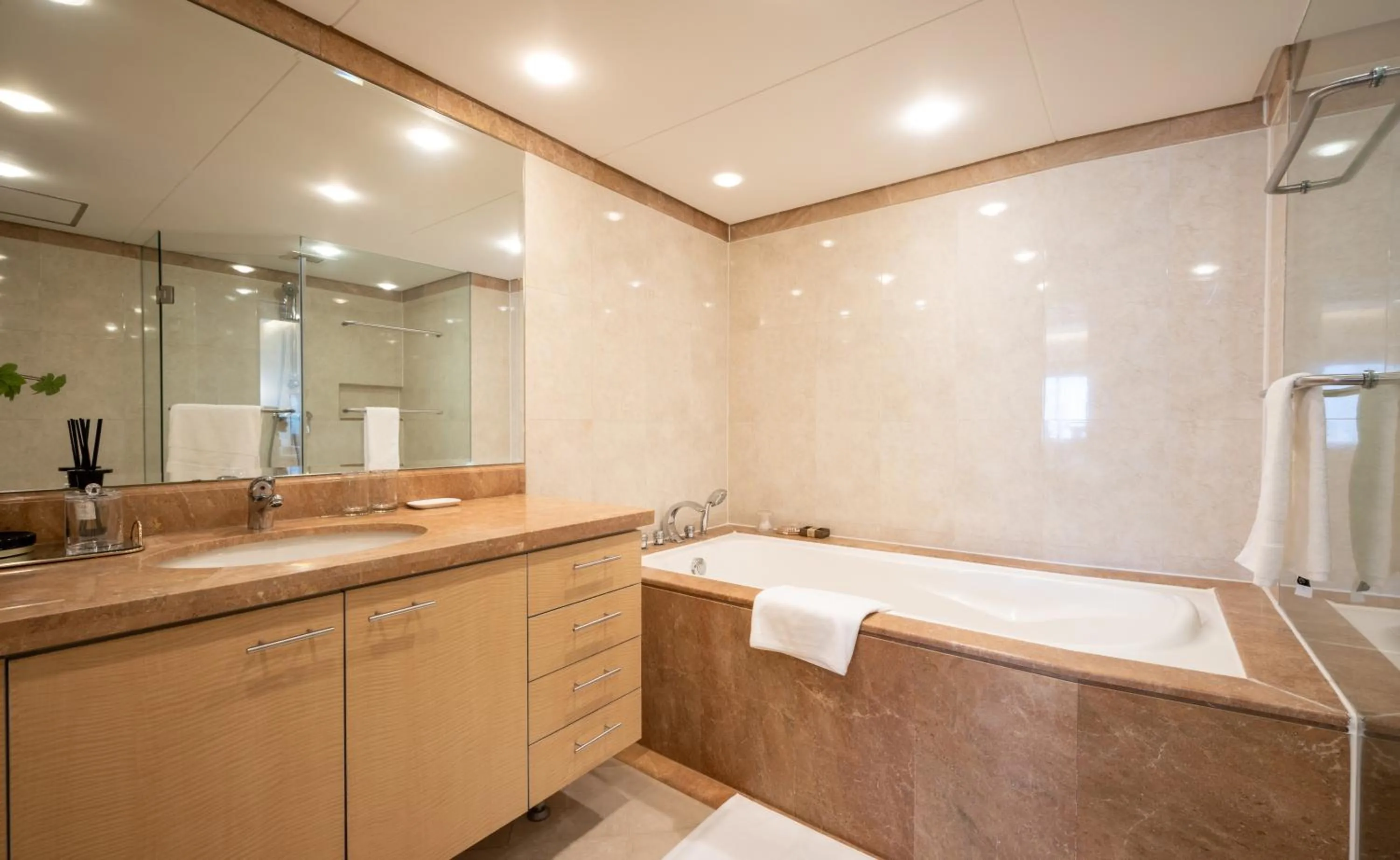 Shanghai Centre Serviced Apartment