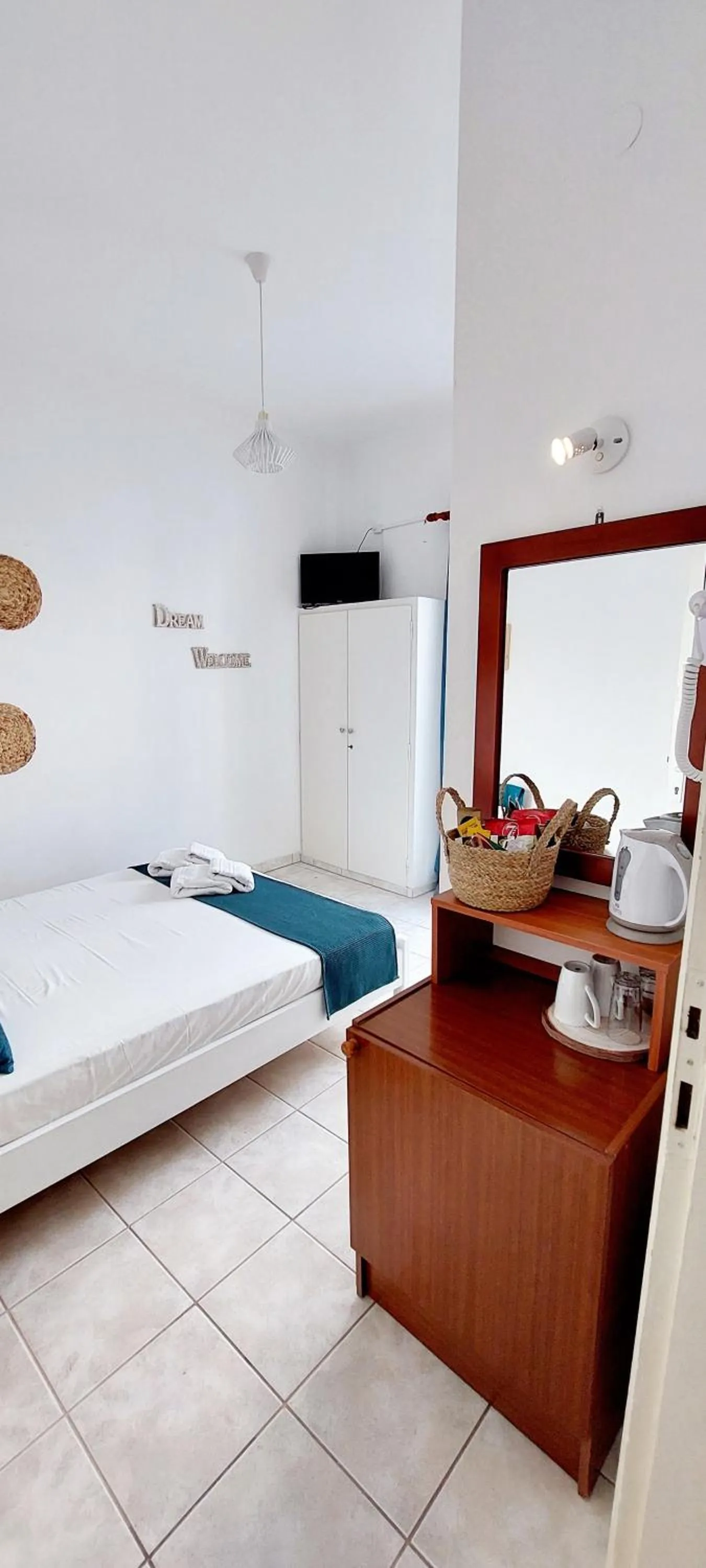 Photo of the whole room, Bed in Kato Yialos Paros