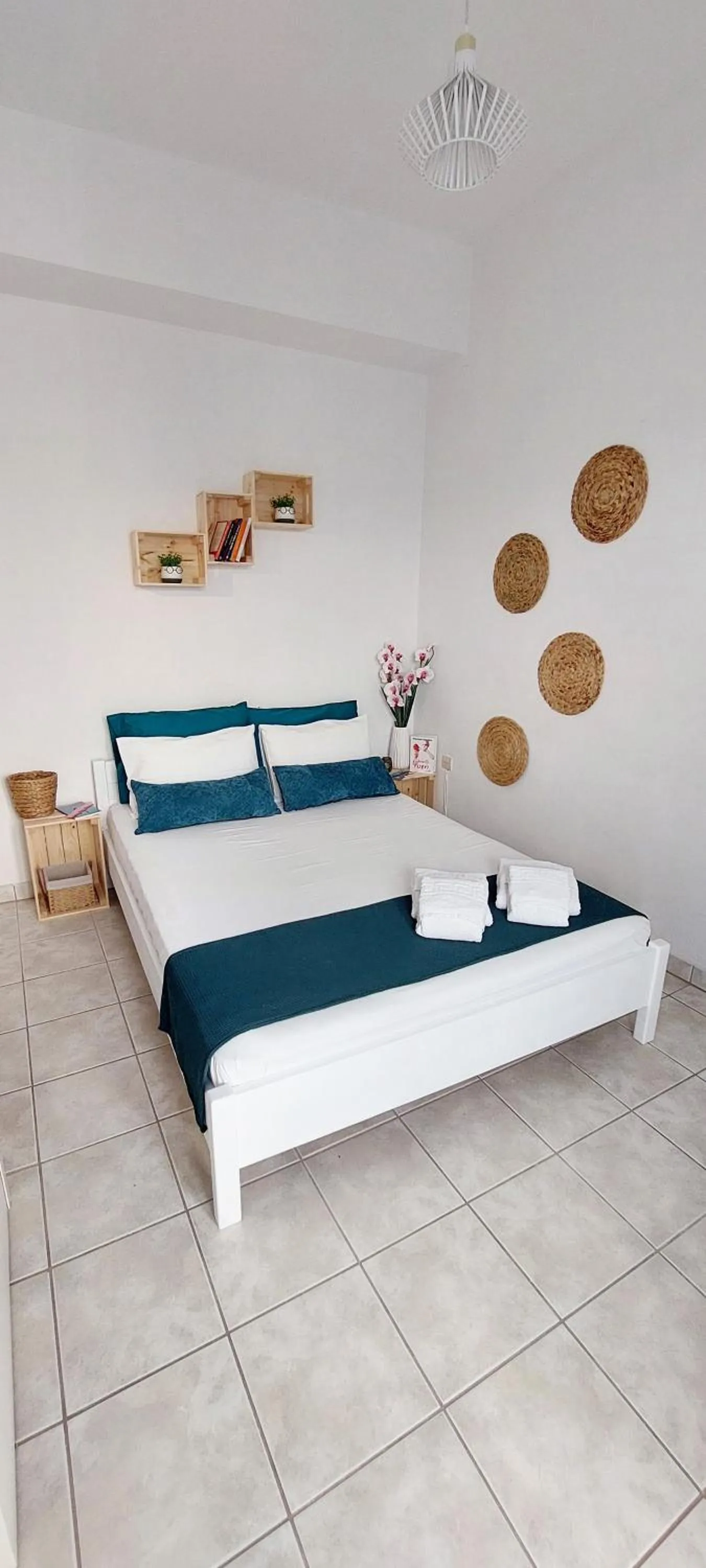 Photo of the whole room, Bed in Kato Yialos Paros
