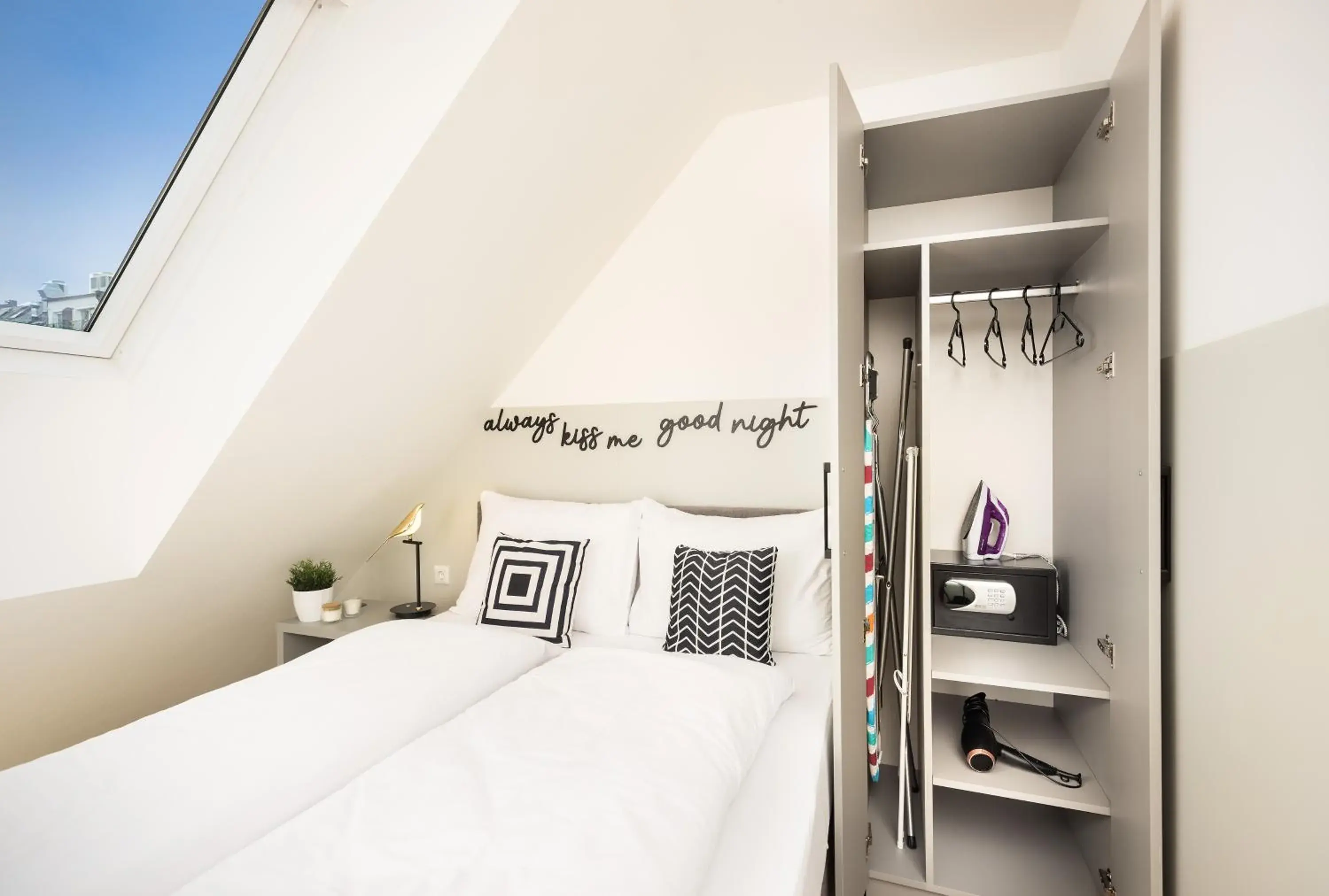 Bedroom, Bed in lyf Schönbrunn Vienna Bedroom, Bed in lyf Schönbrunn Vienna