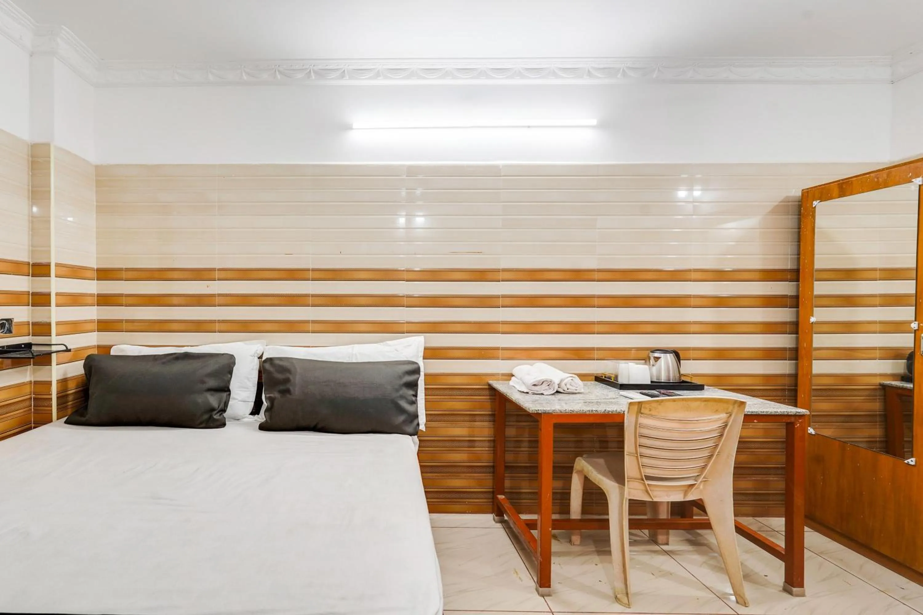 Bedroom, Bed in Hotel O Sharmila Guest House