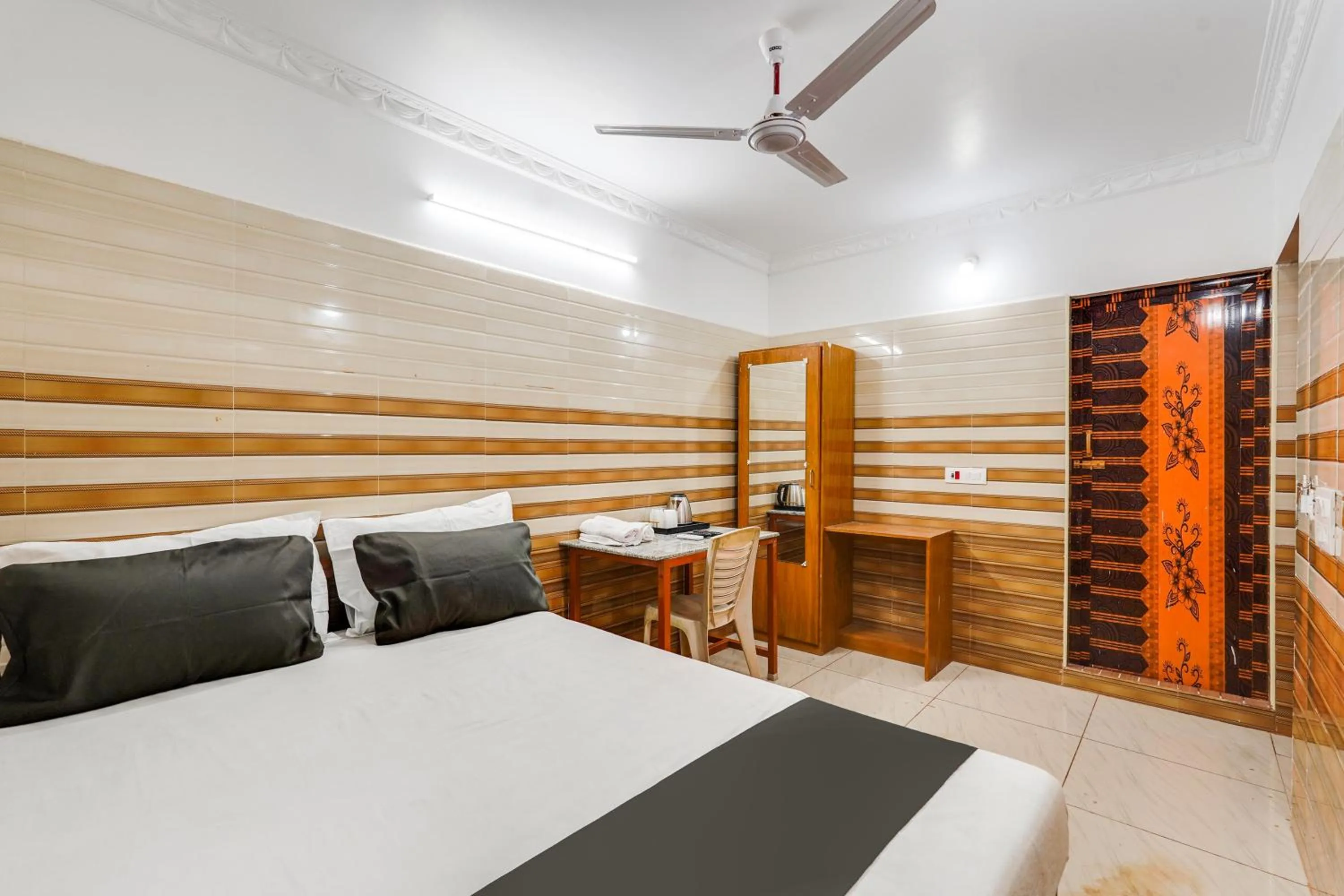 Bedroom, Bed in Hotel O Sharmila Guest House