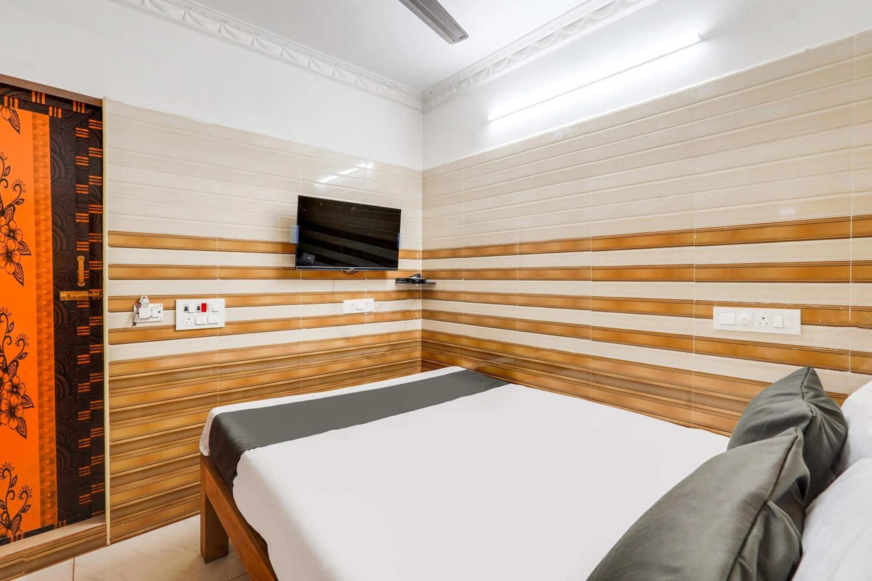 Bedroom, Bed in Hotel O Sharmila Guest House