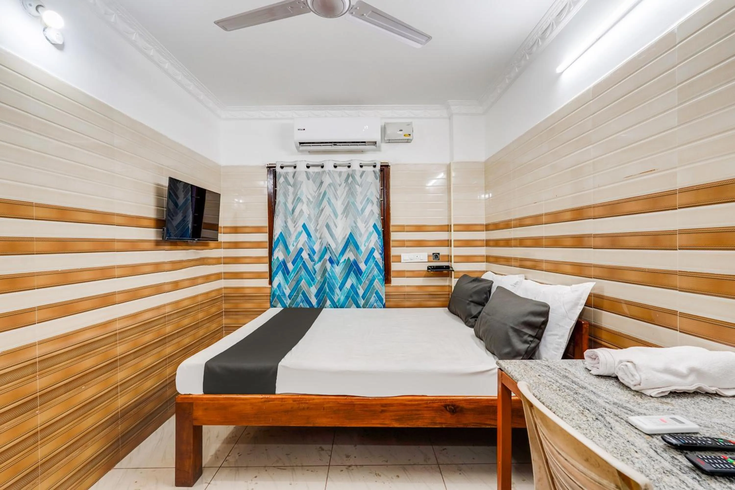 Bedroom, Bed in Hotel O Sharmila Guest House