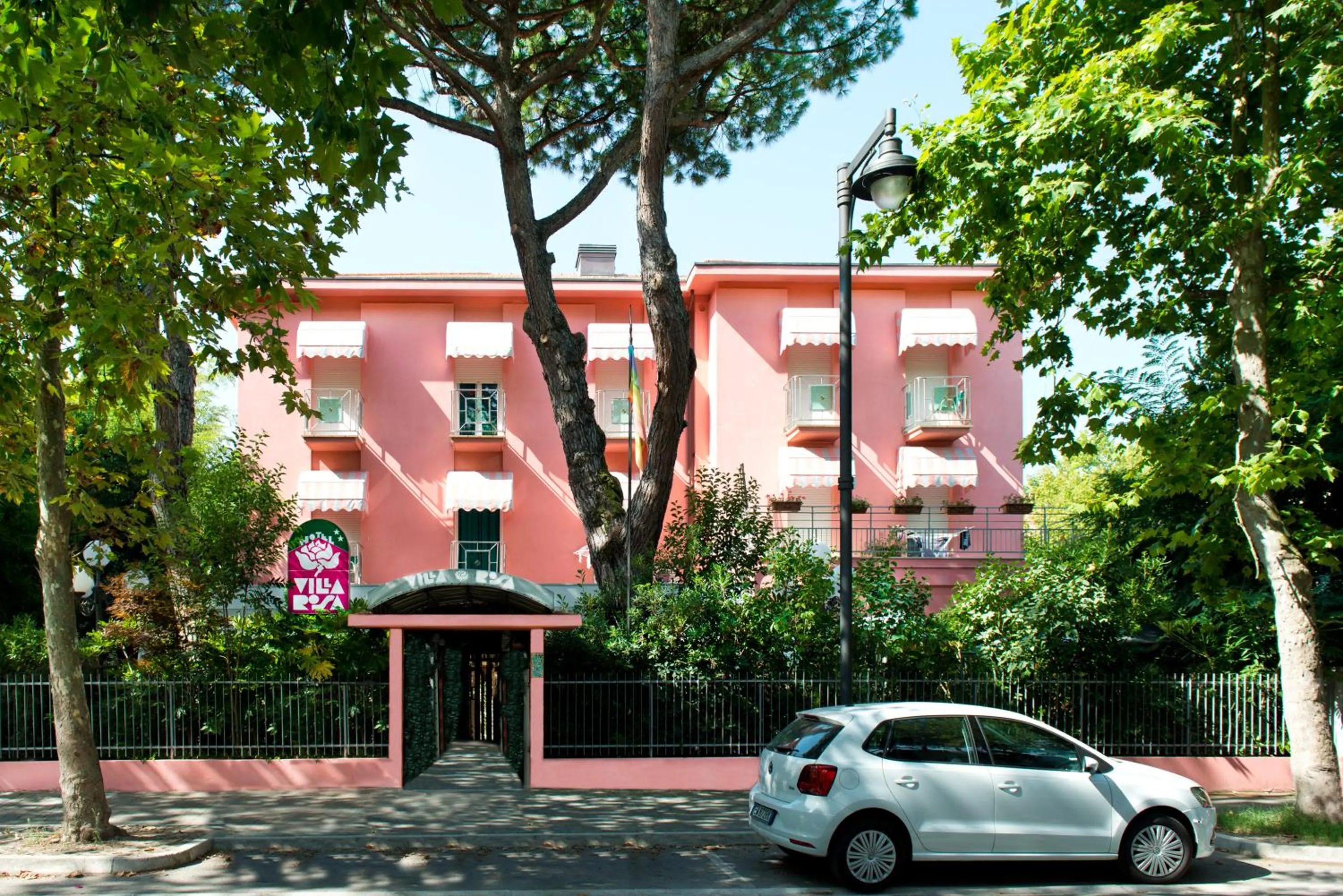 Facade/entrance in Hotel Villa Rosa