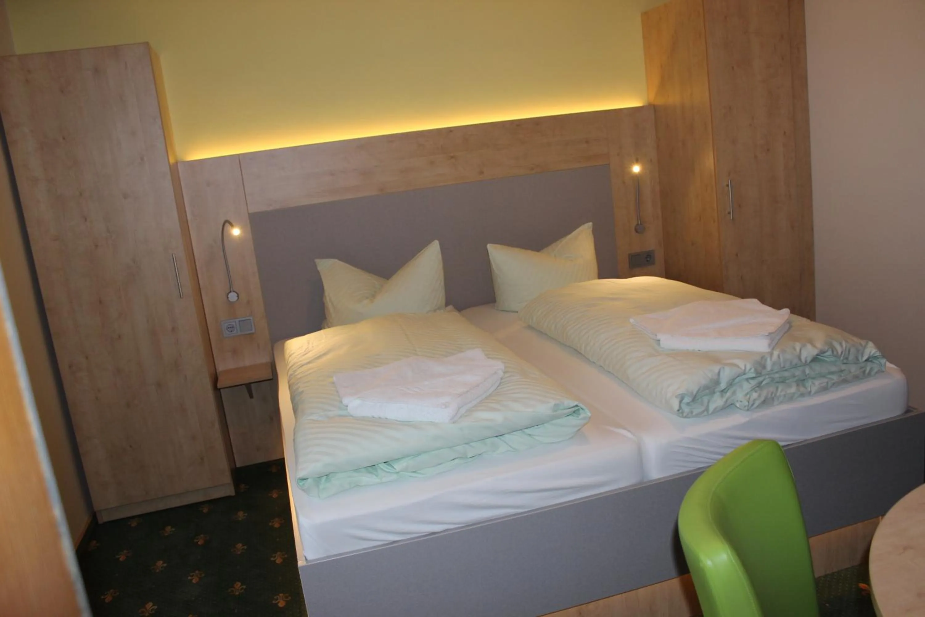 Photo of the whole room, Bed in Landhotel Gasthof Zwota