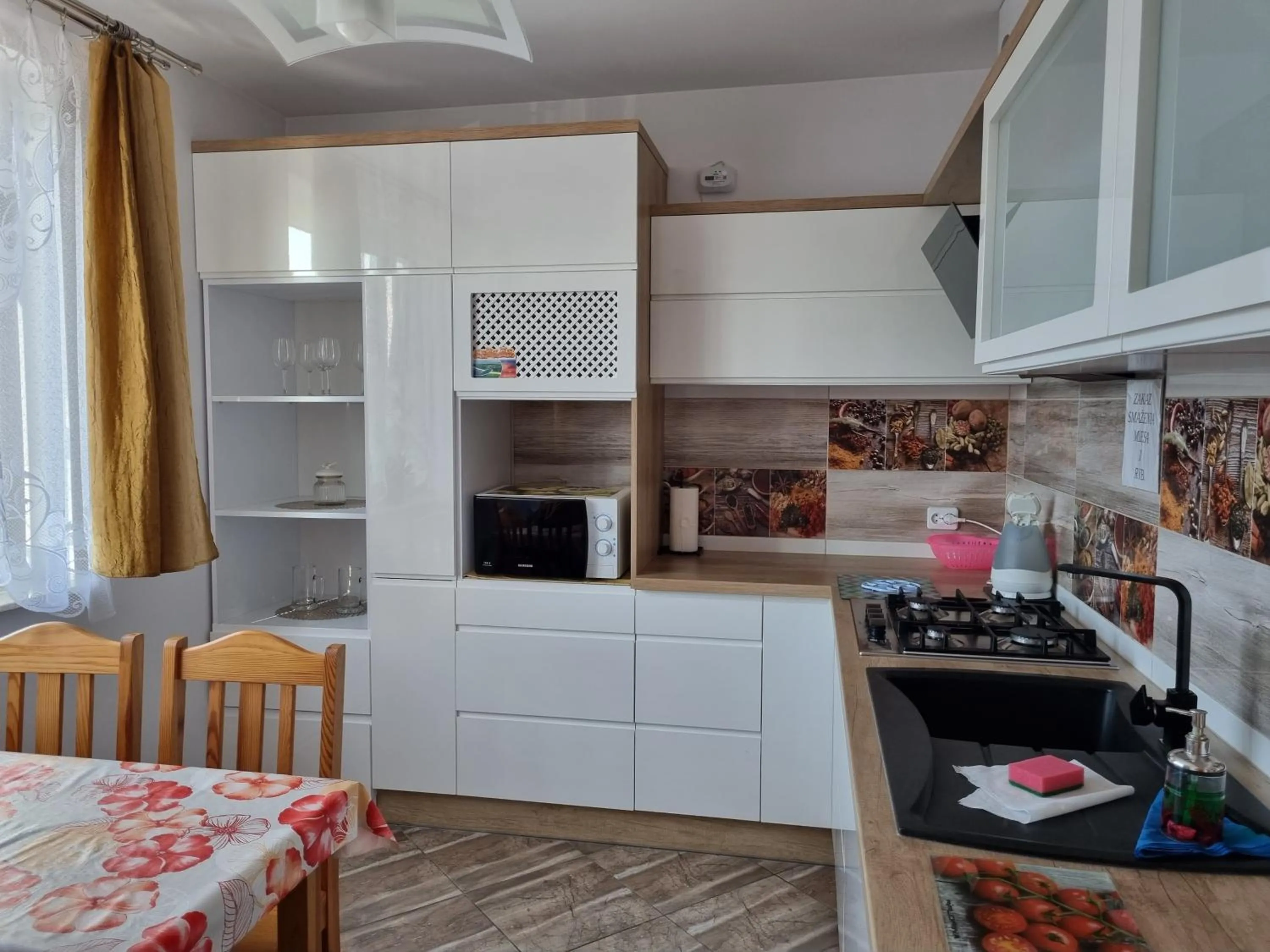 Pokoje I Apartamenty