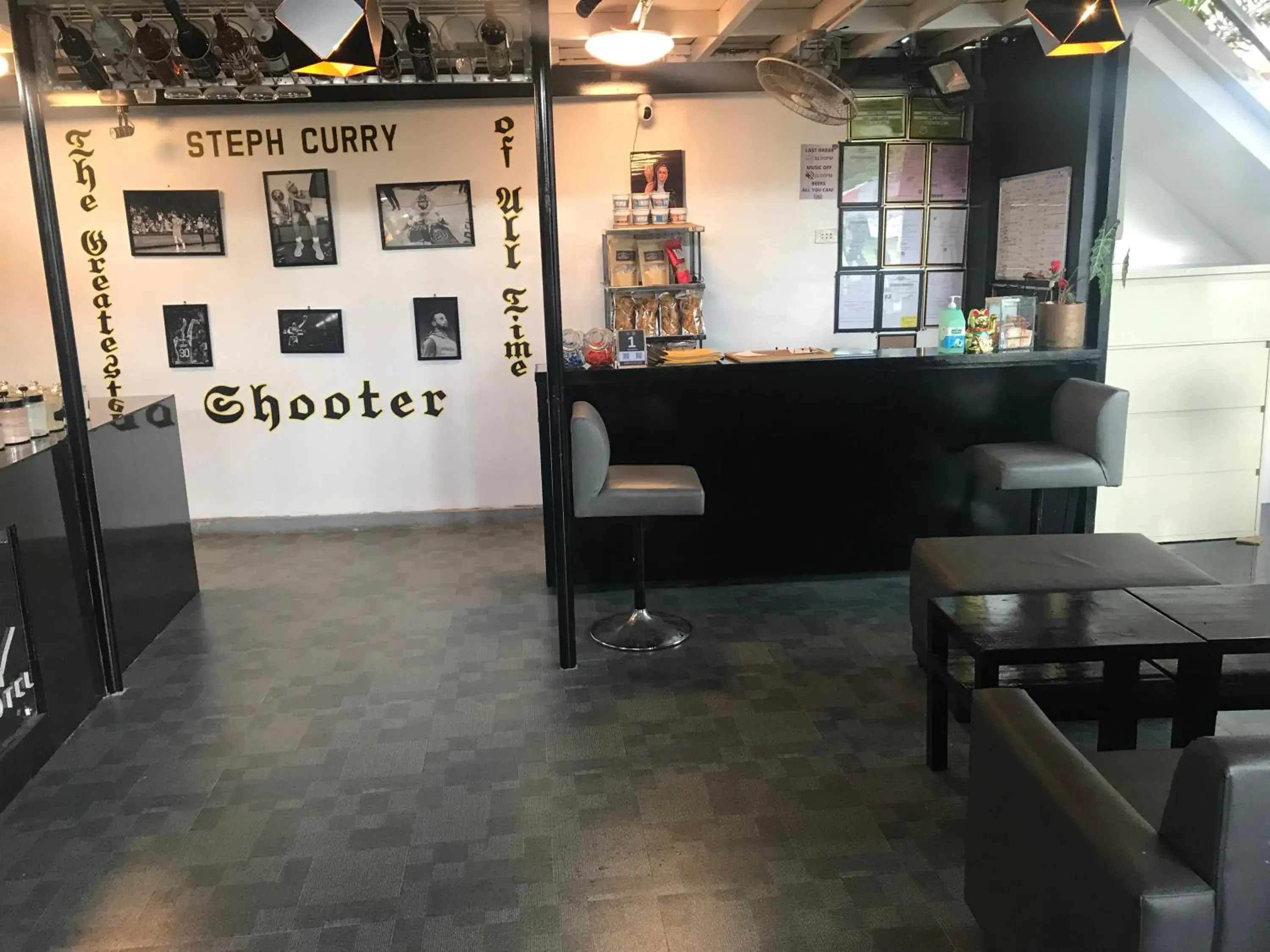 Seating area in Agathas Hotel powered by Cocotel Seating area in Agathas Hotel powered by Cocotel