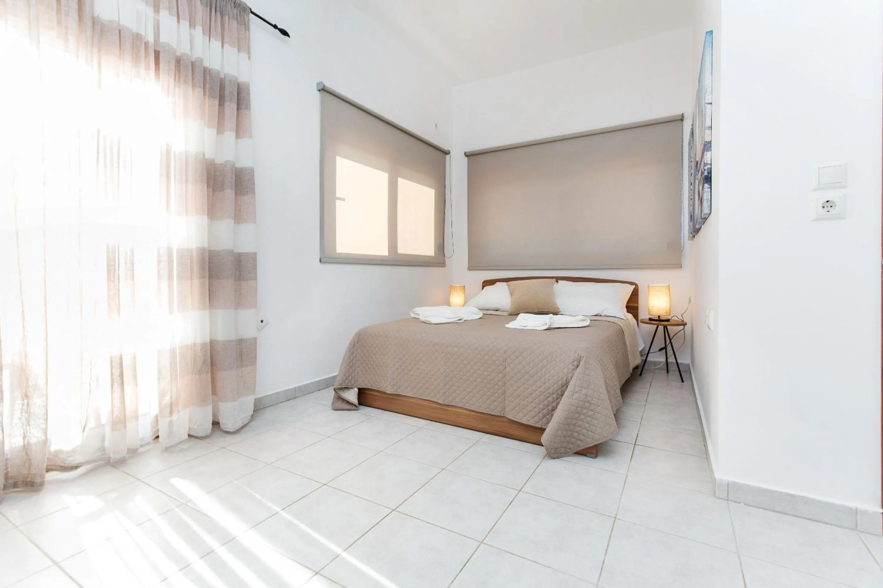 Bed in En Plo Beachfront Rooms