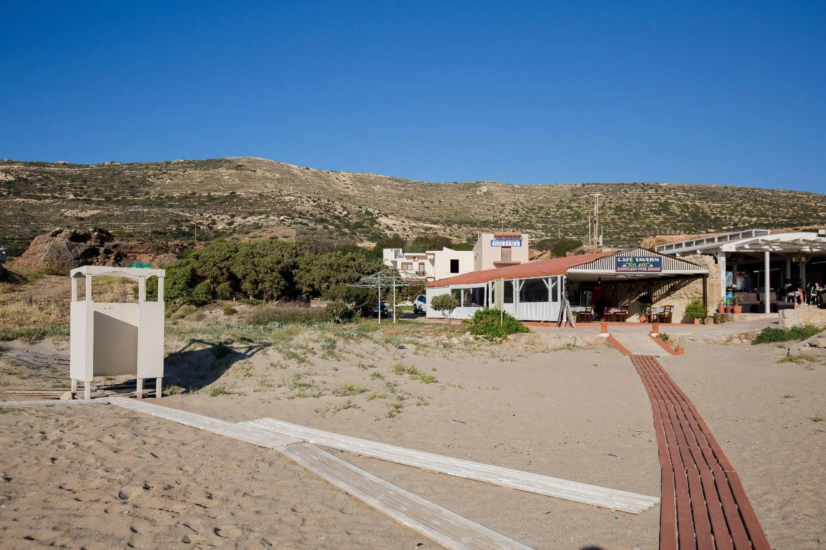 Property building in En Plo Beachfront Rooms