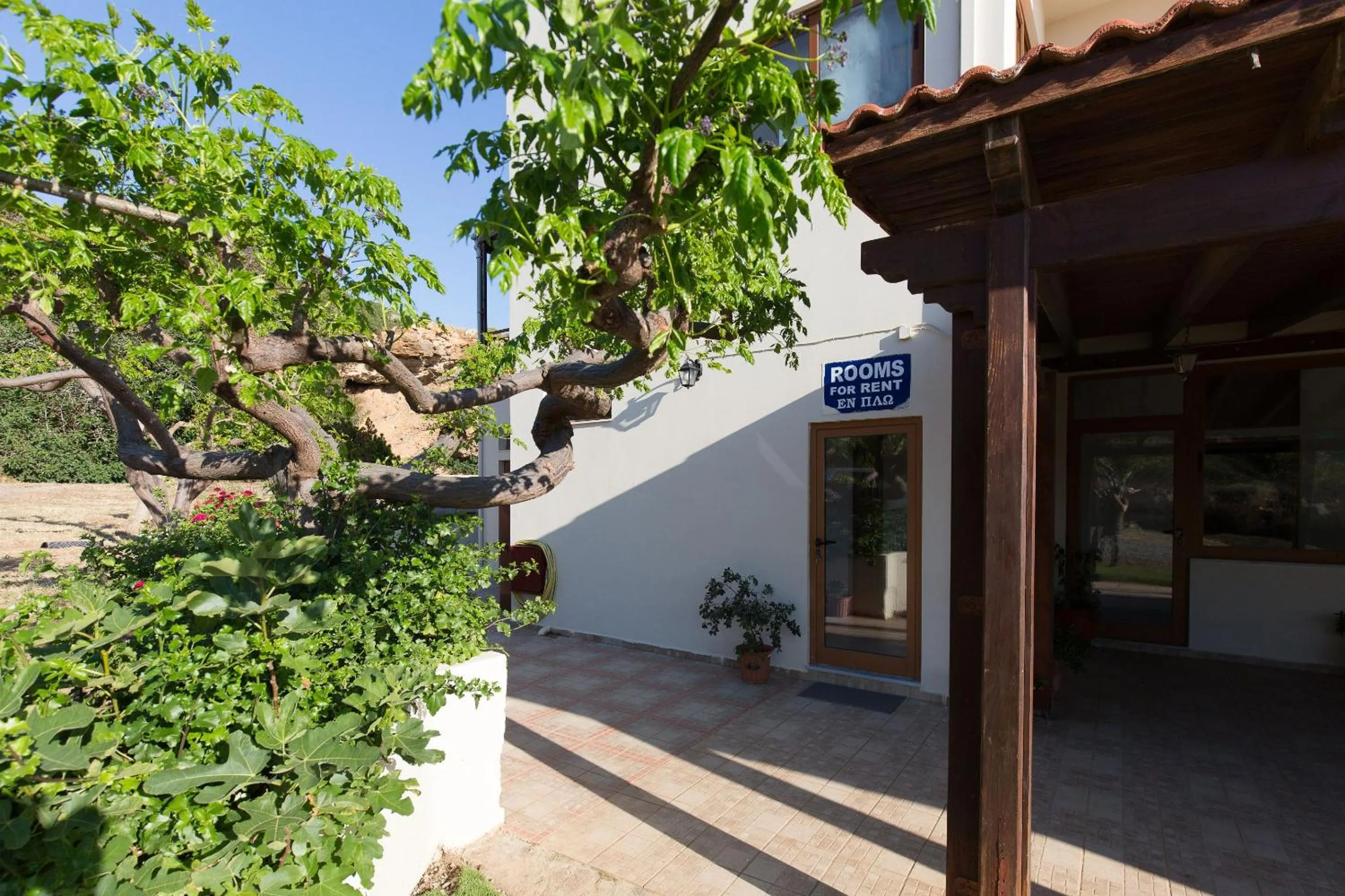 Property building in En Plo Beachfront Rooms