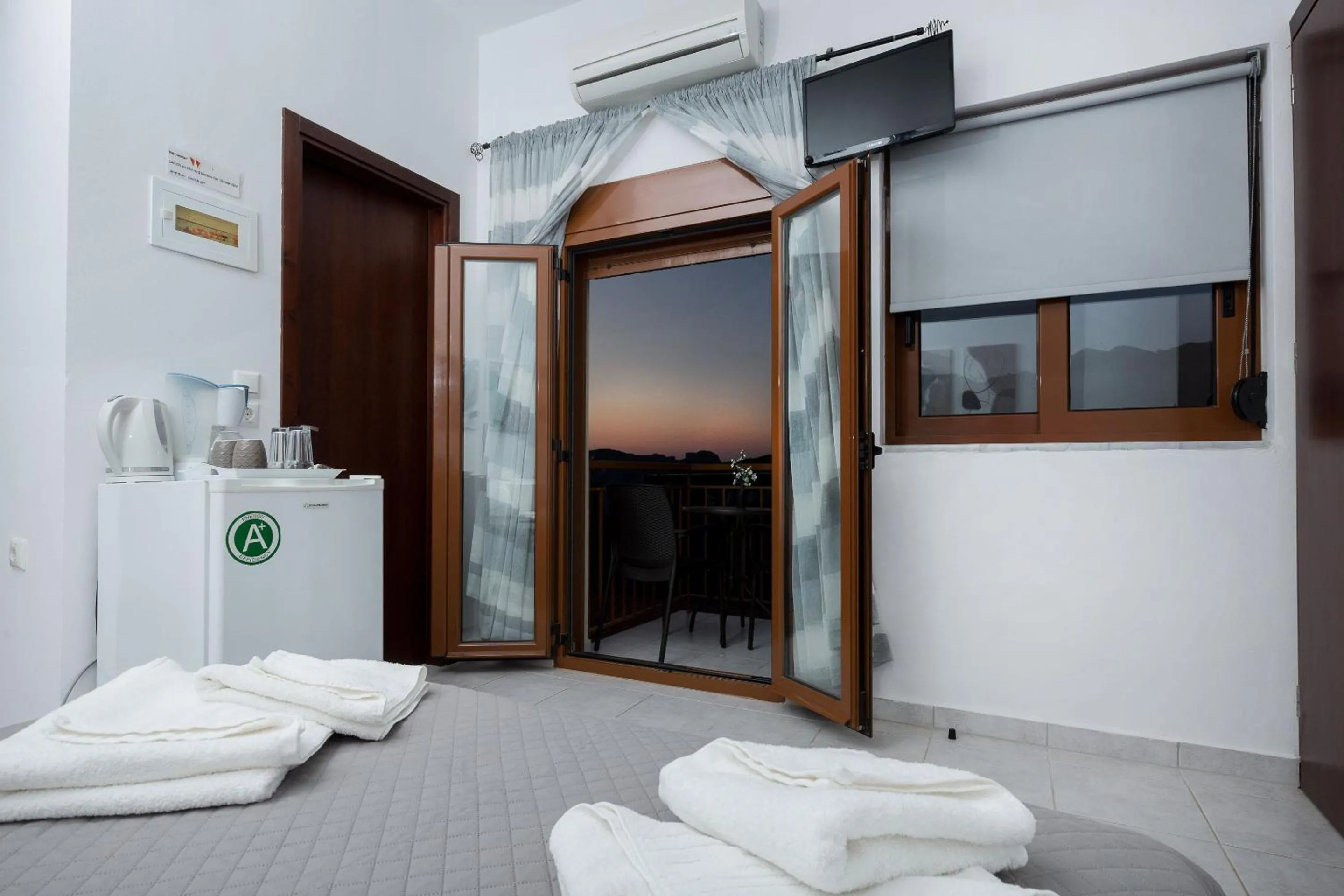 Bed in En Plo Beachfront Rooms