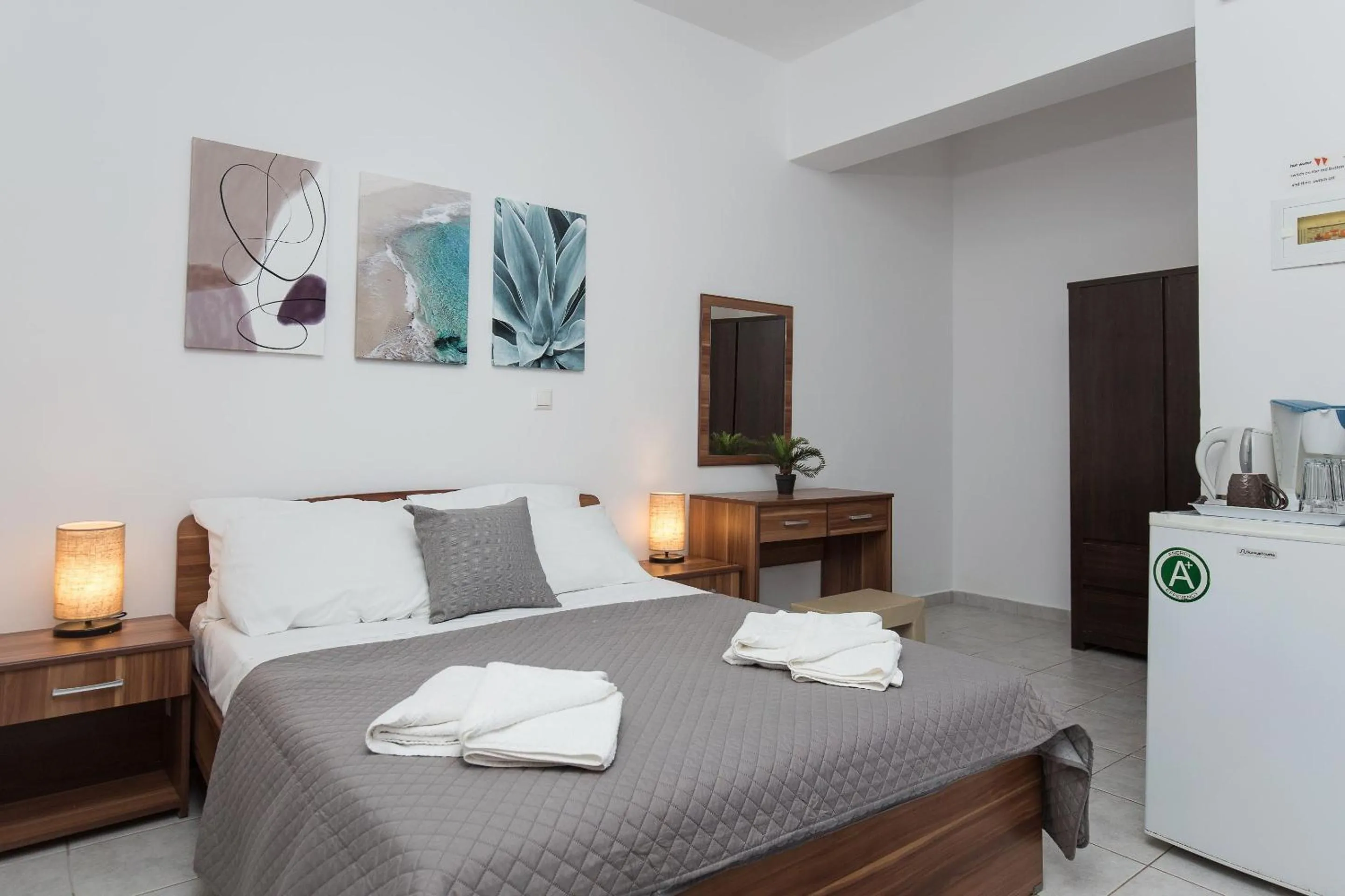 Bed in En Plo Beachfront Rooms