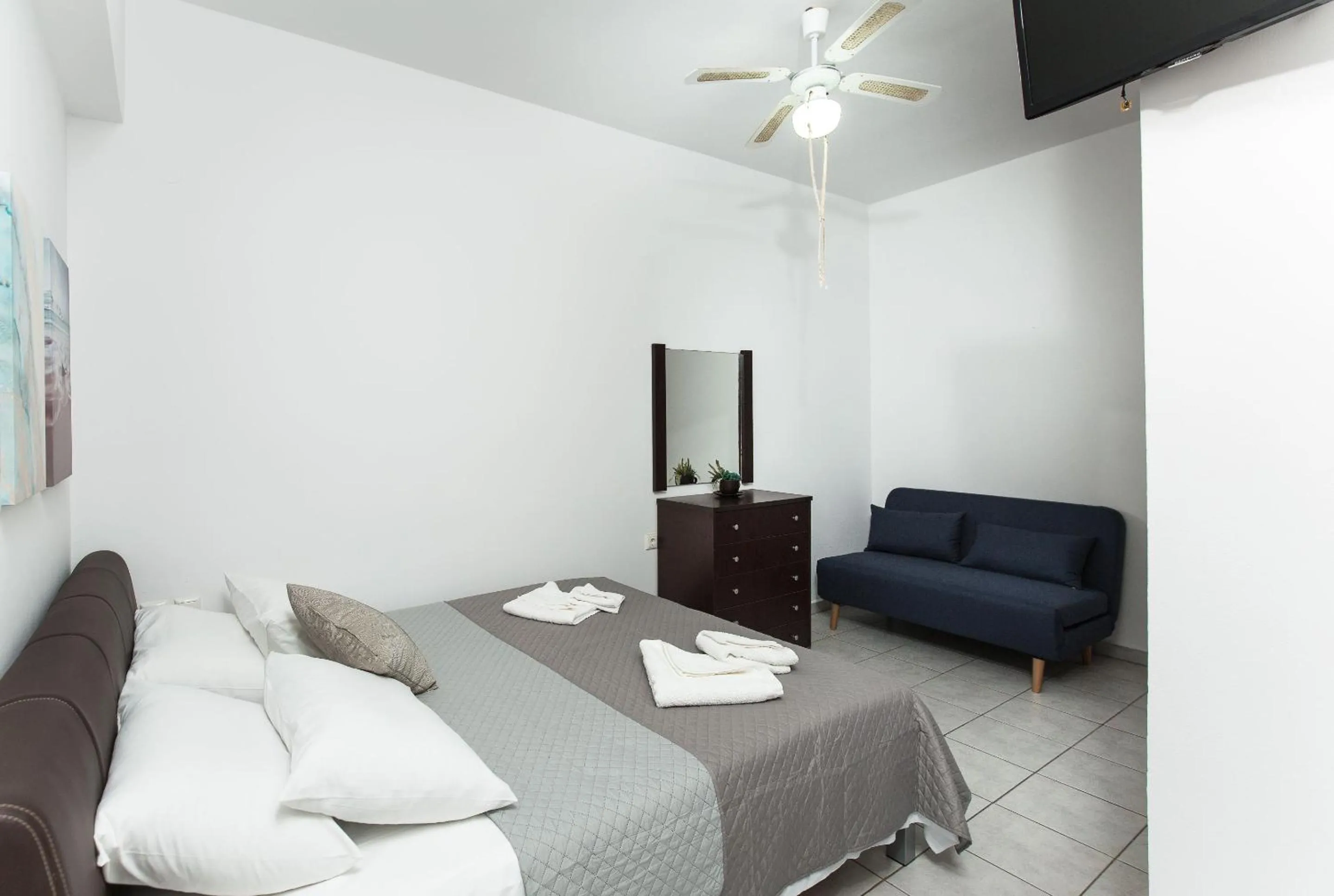 Bed in En Plo Beachfront Rooms