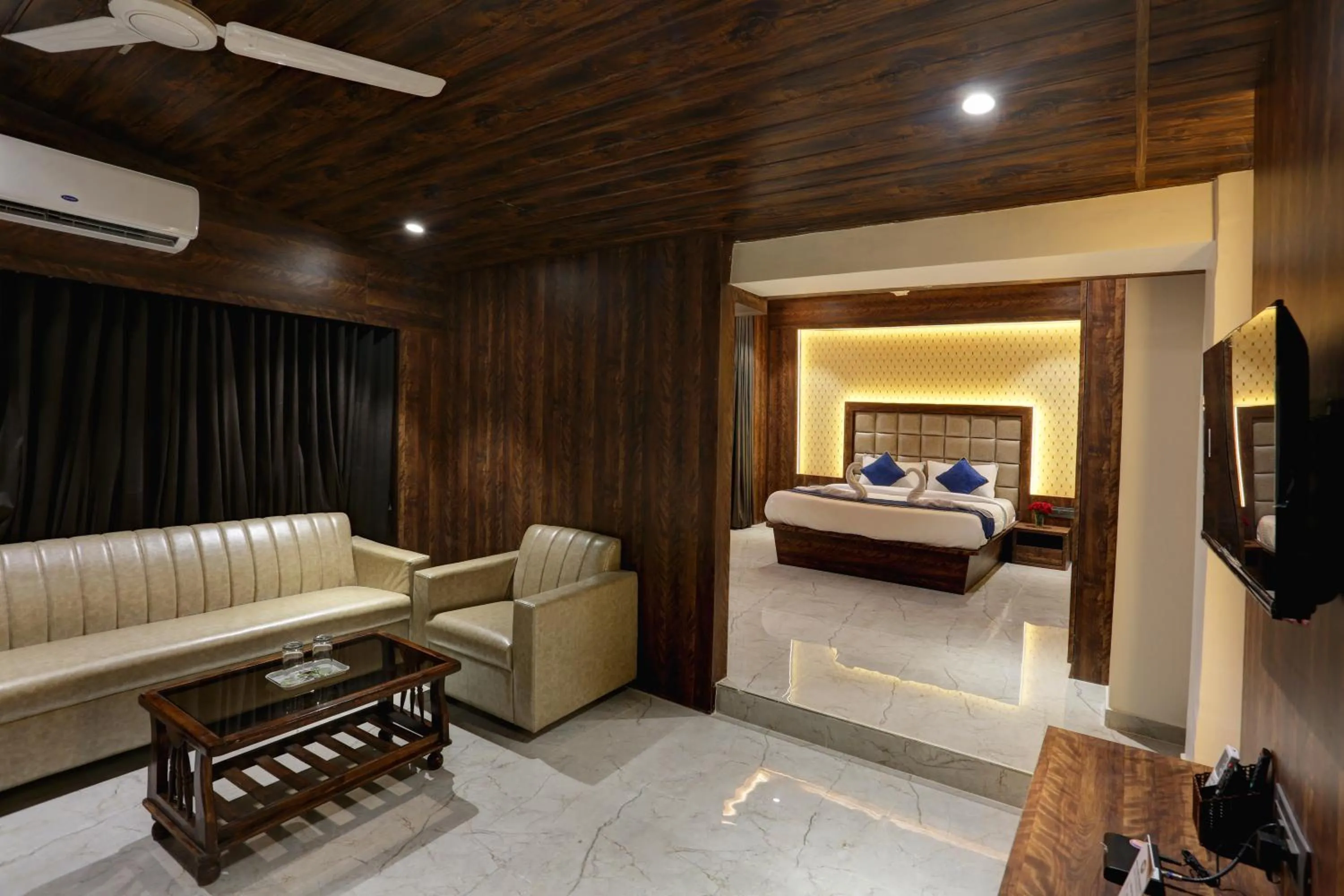 Communal lounge/ TV room, Bed in Ramya Residency Navi Mumbai