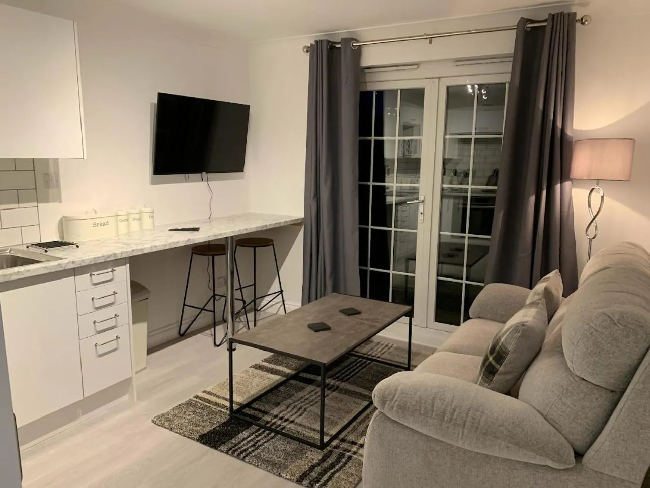 Kitchen or kitchenette in The Albany Apartments