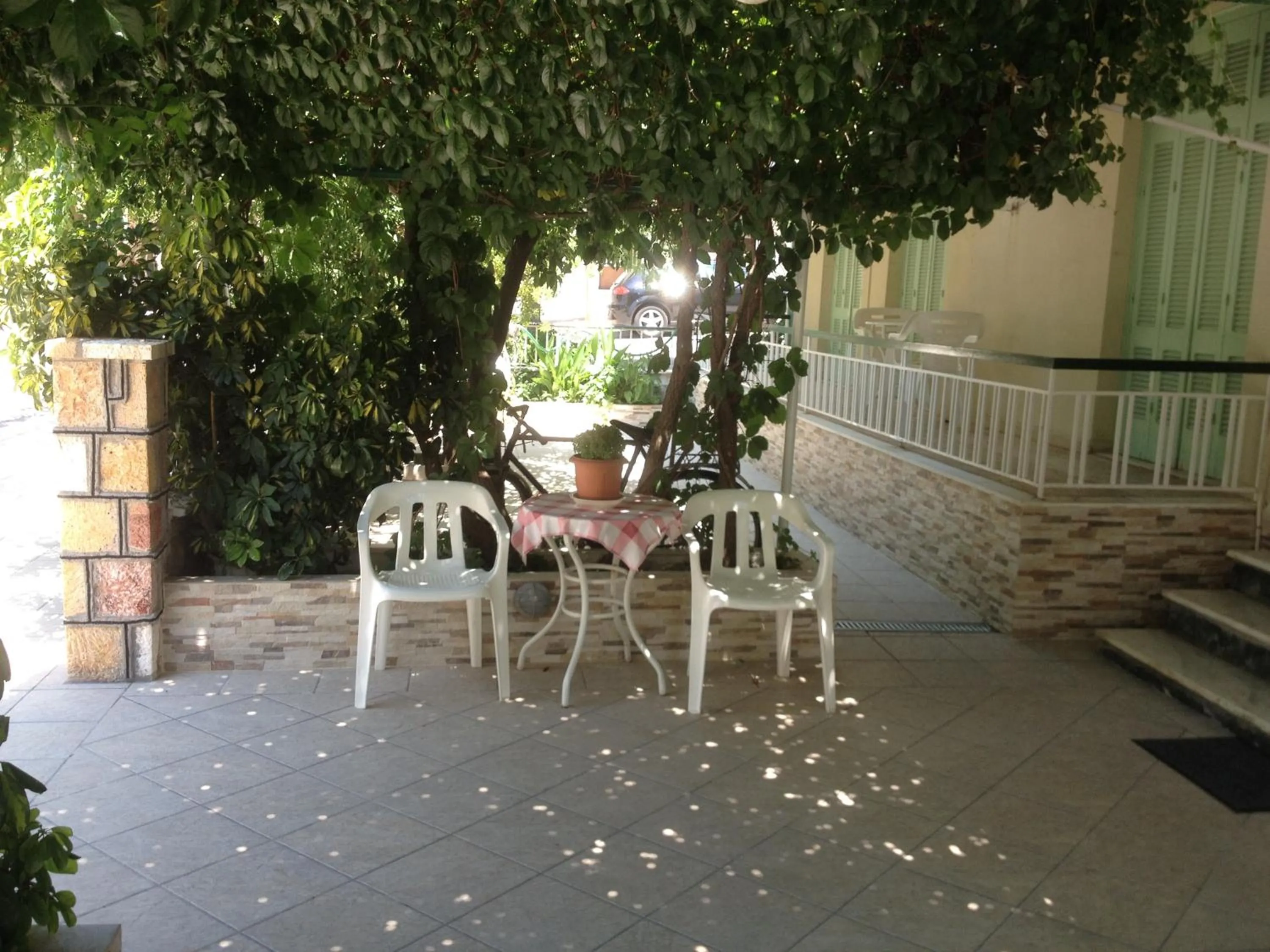 Garden in Mitrou Vasiliki Studios