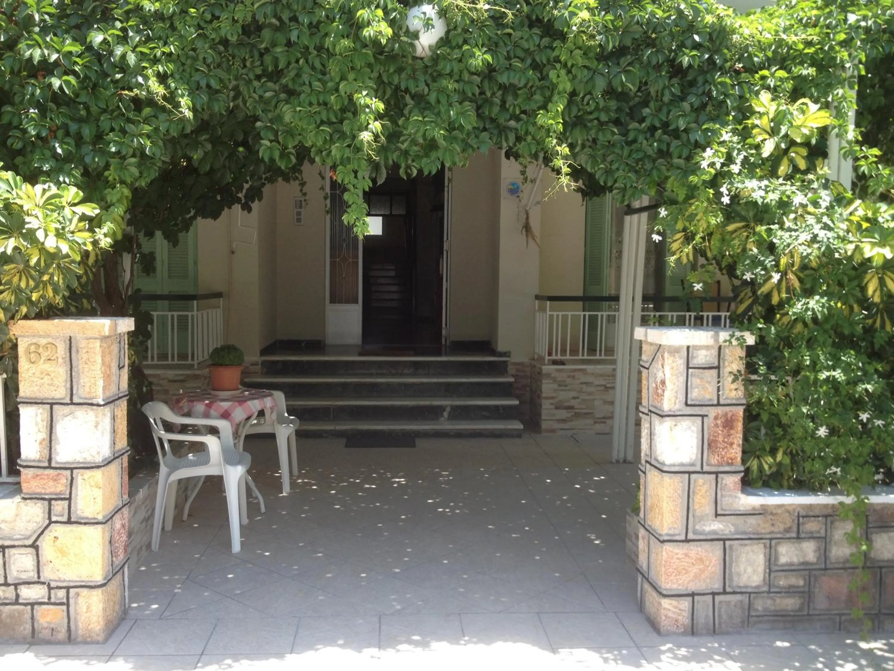 Garden in Mitrou Vasiliki Studios