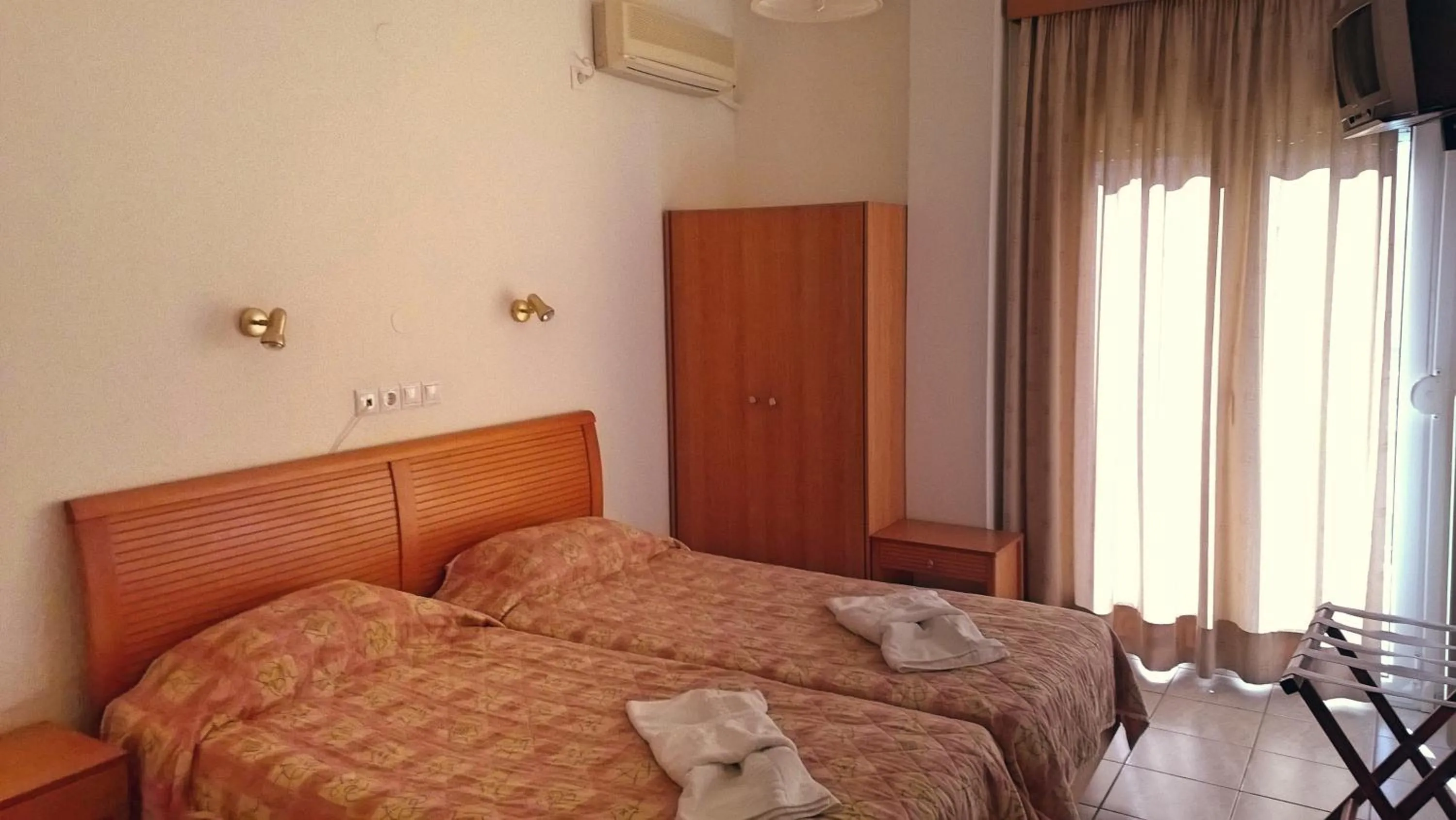 Photo of the whole room, Bed in Mitrou Vasiliki Studios
