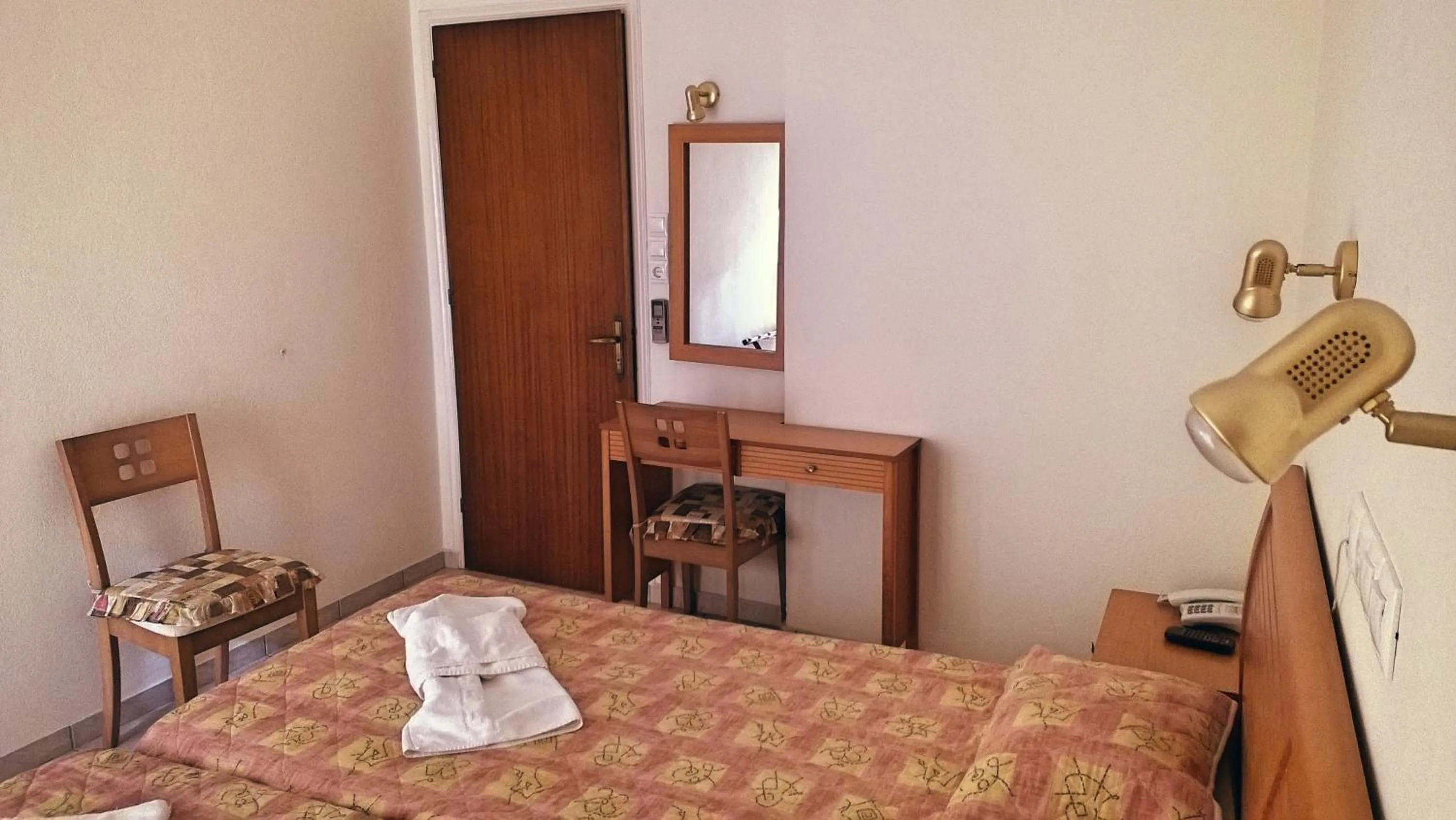 Photo of the whole room, Bed in Mitrou Vasiliki Studios