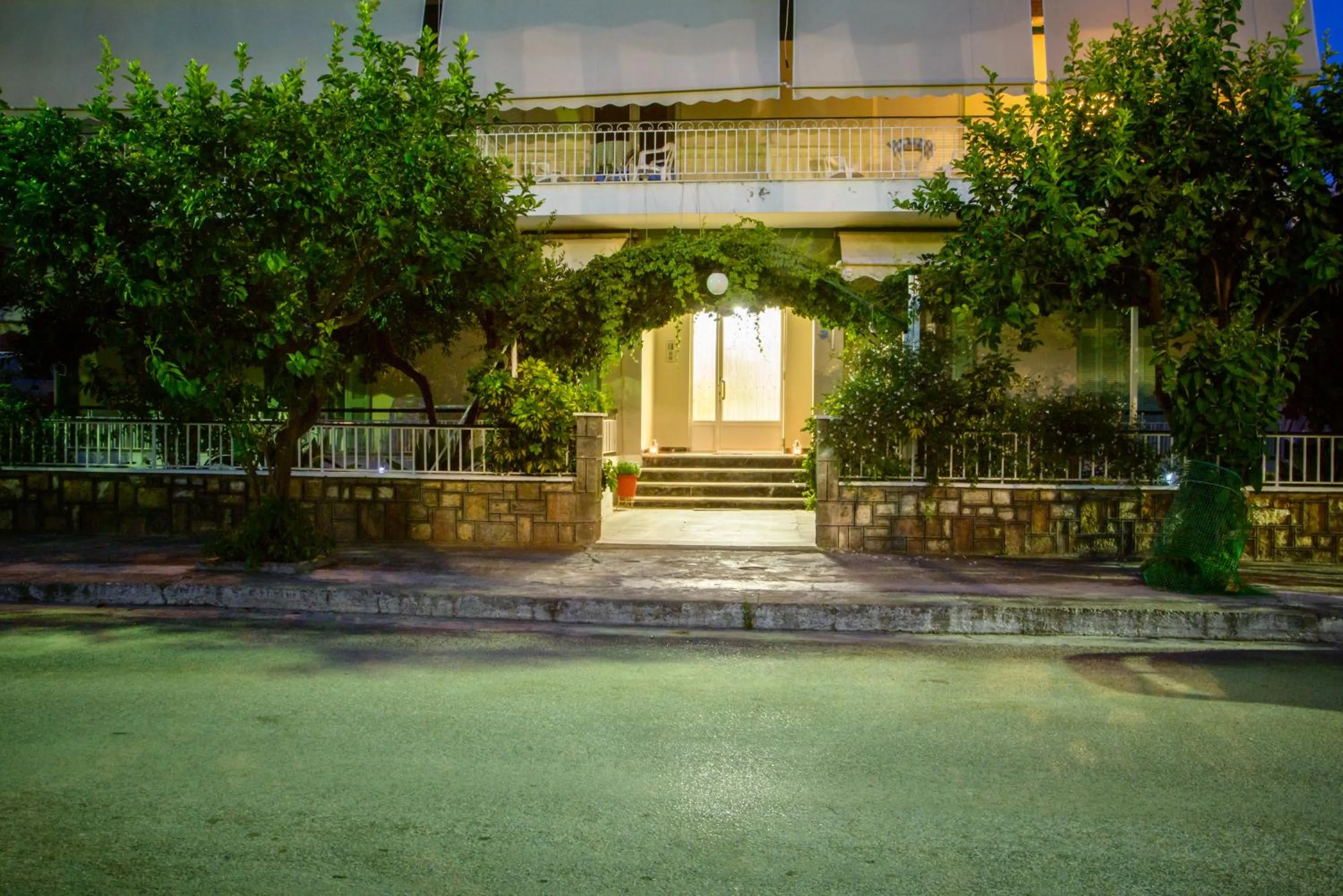 Facade/entrance in Mitrou Vasiliki Studios