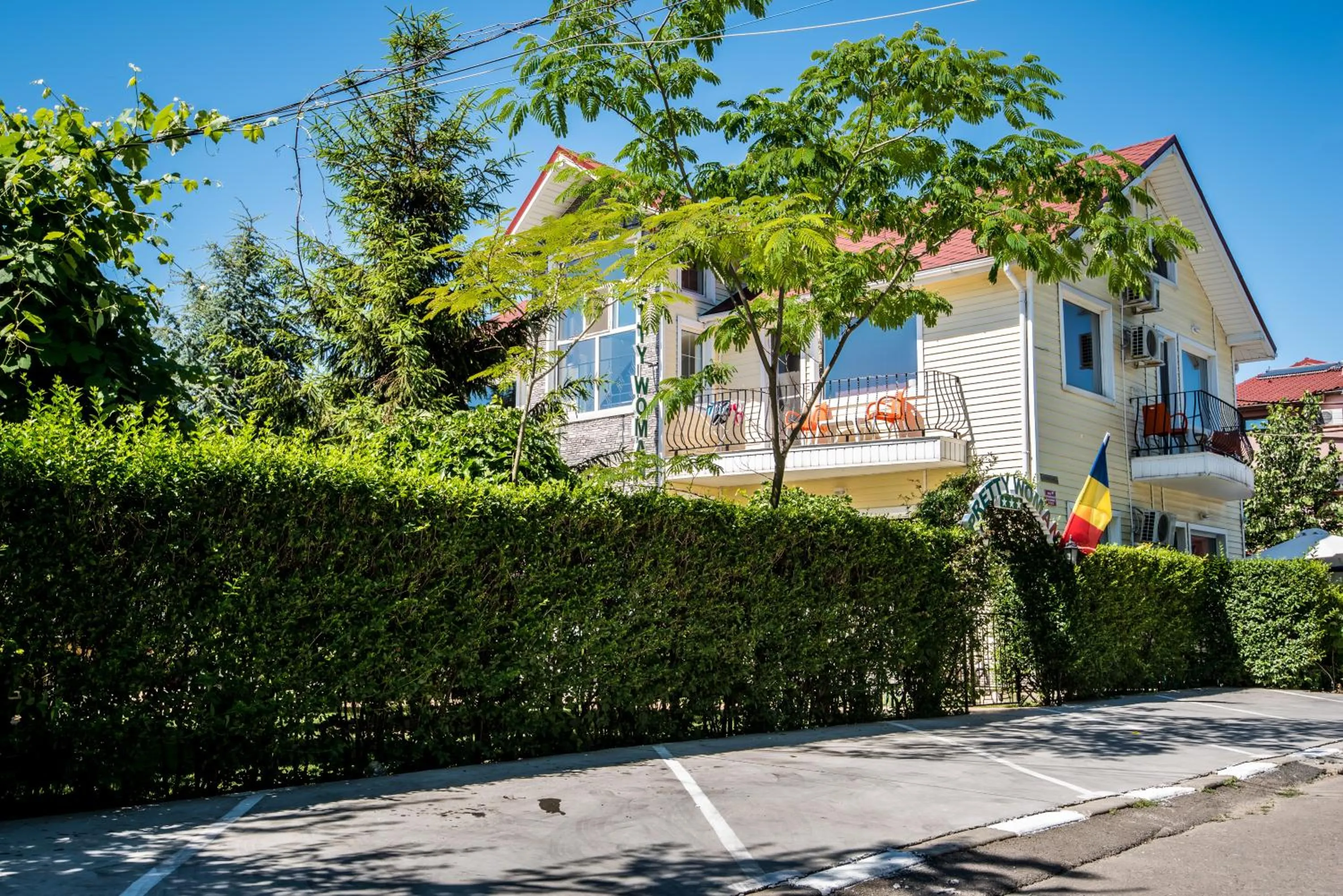Property building in Vila Pretty Woman