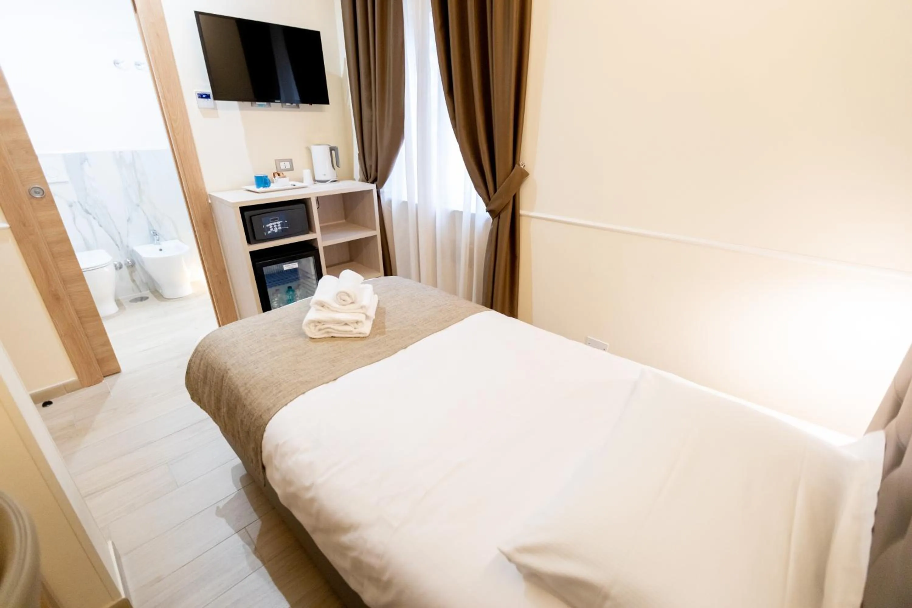 Bed in Hotel Maximus