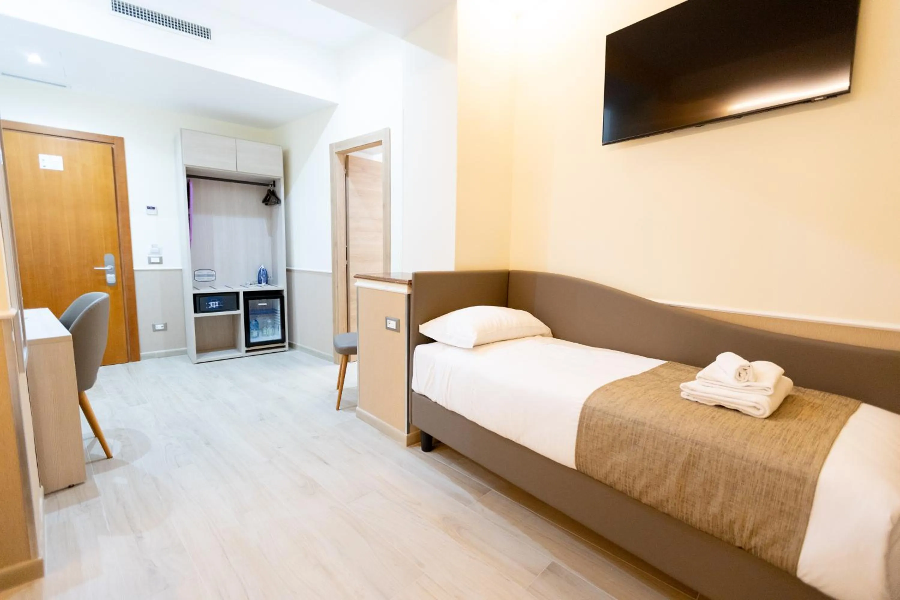 Bed in Hotel Maximus