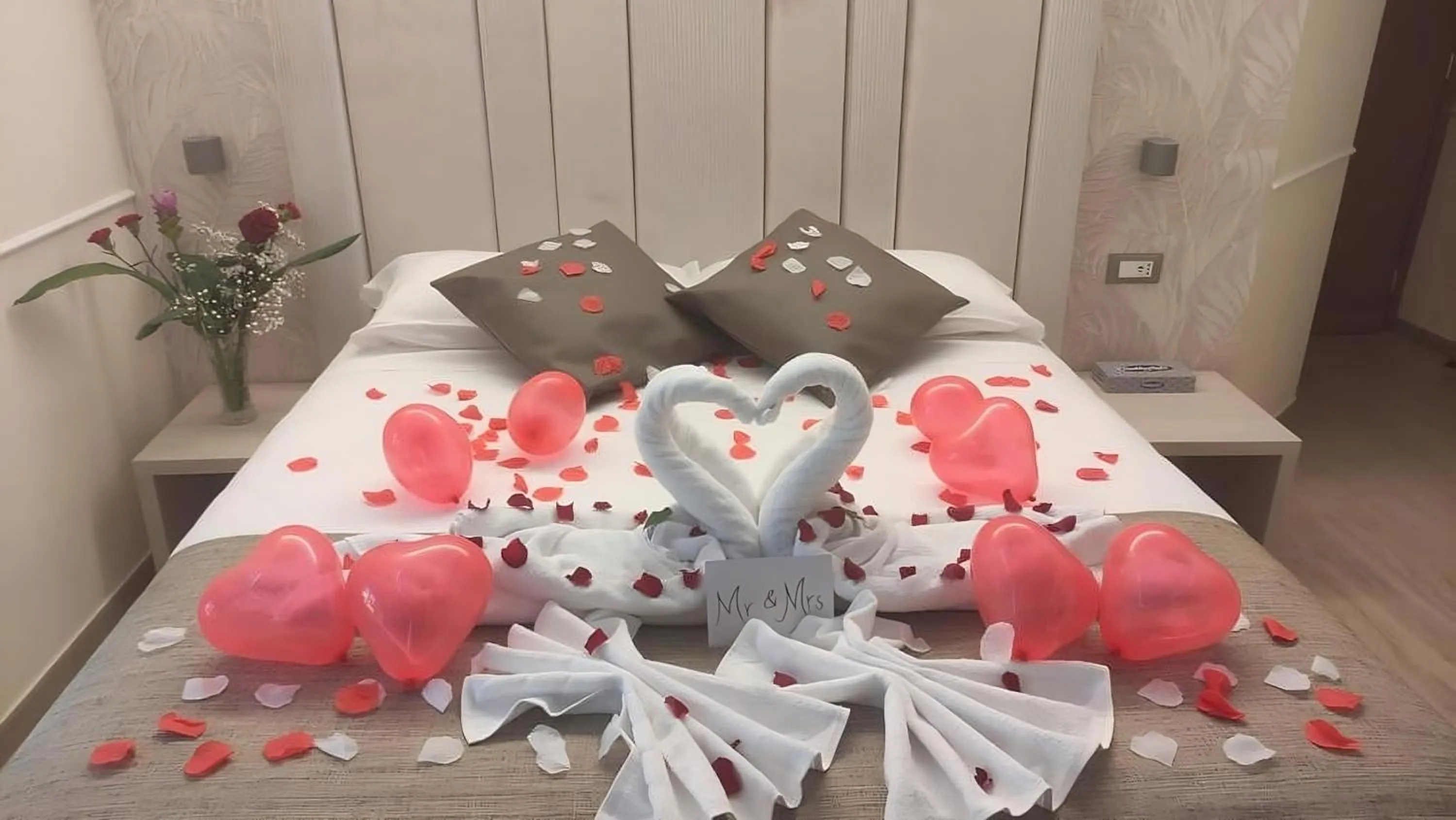 Decorative detail, Bed in Hotel Maximus