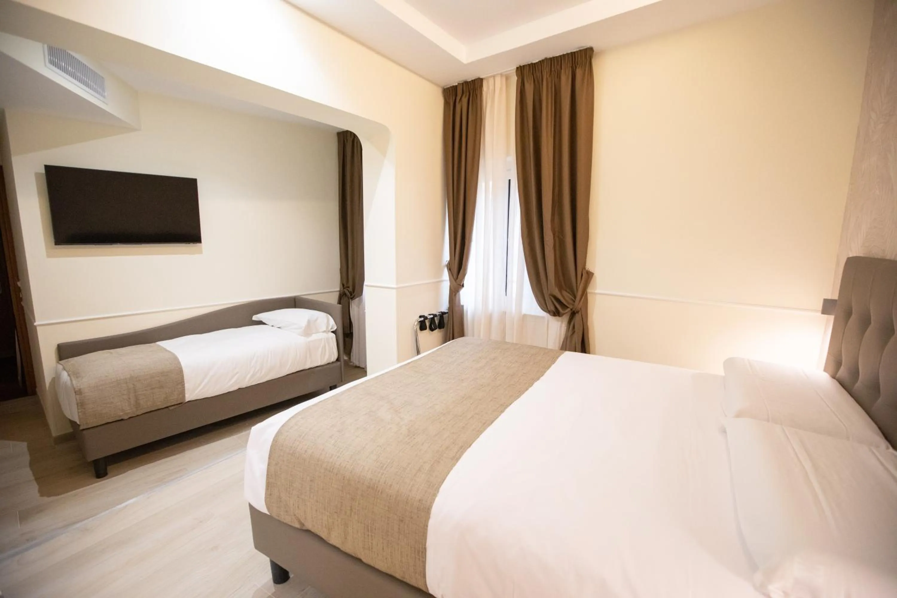 Bed in Hotel Maximus