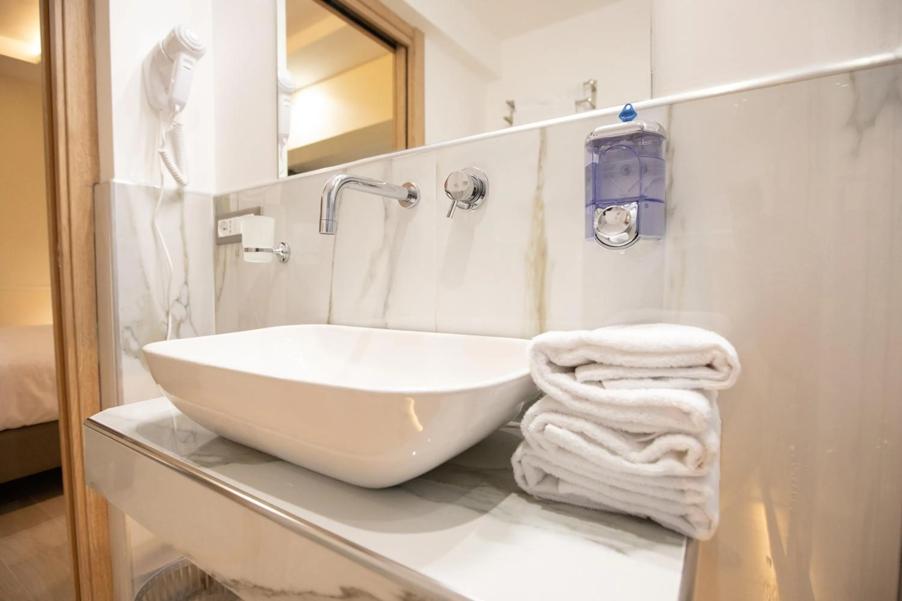 Shower in Hotel Maximus